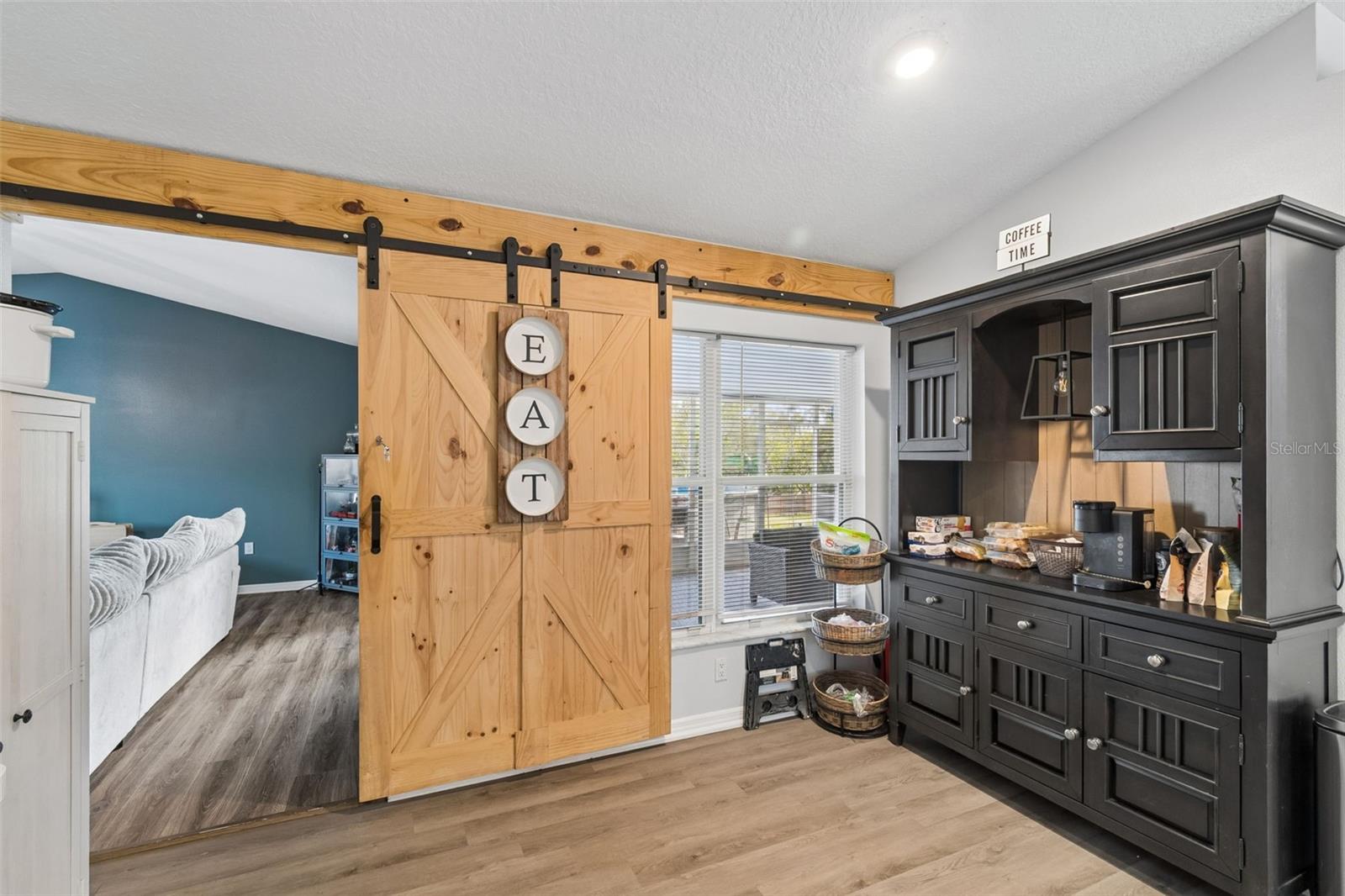 Listing photo id 5 for 12916 Ithaca Avenue