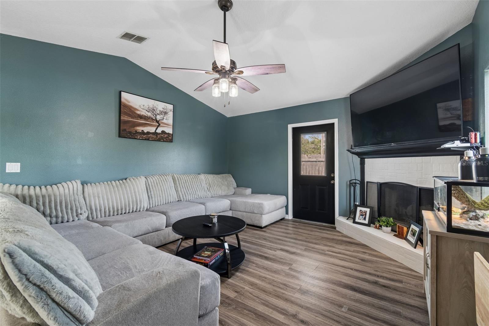 Listing photo id 6 for 12916 Ithaca Avenue