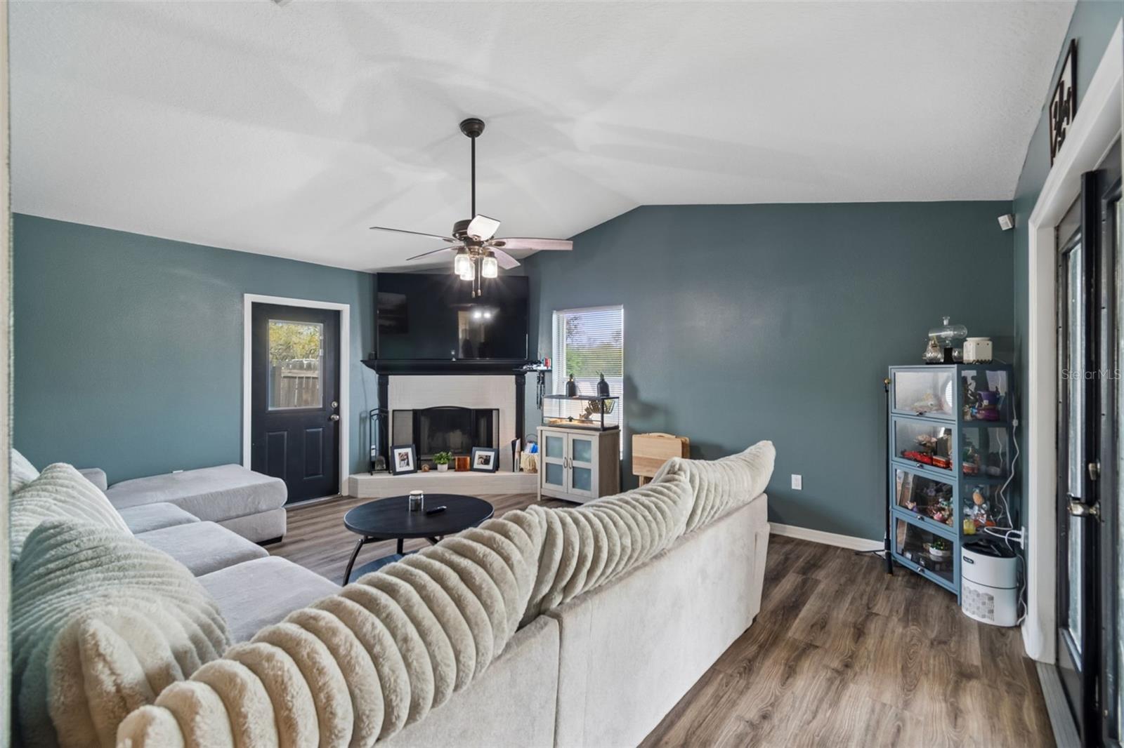 Listing photo id 7 for 12916 Ithaca Avenue