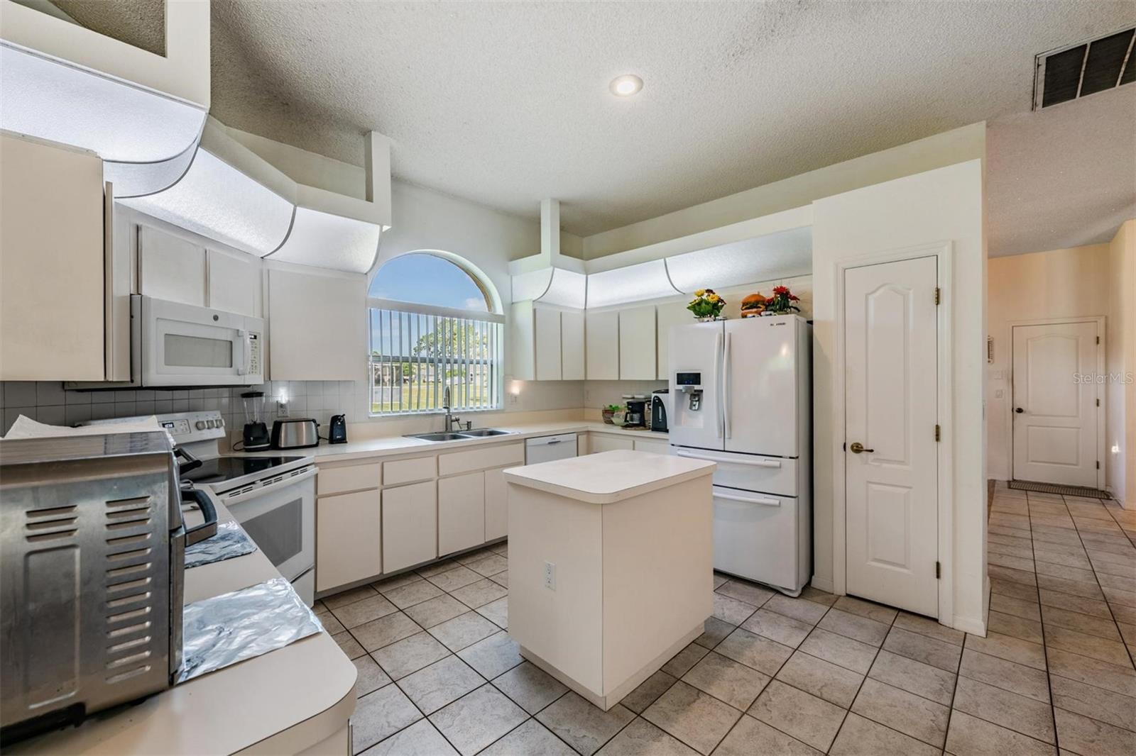 Image 15 of 57 For 13566 Rudi Loop