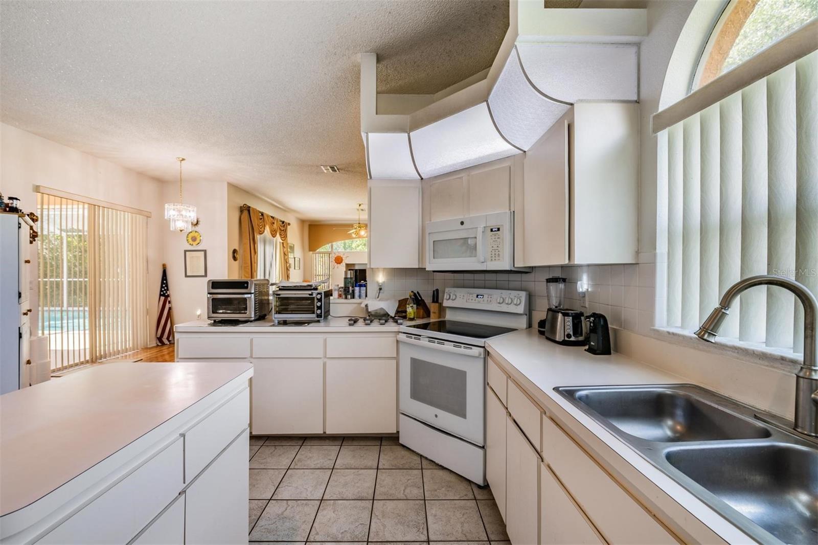 Image 16 of 57 For 13566 Rudi Loop