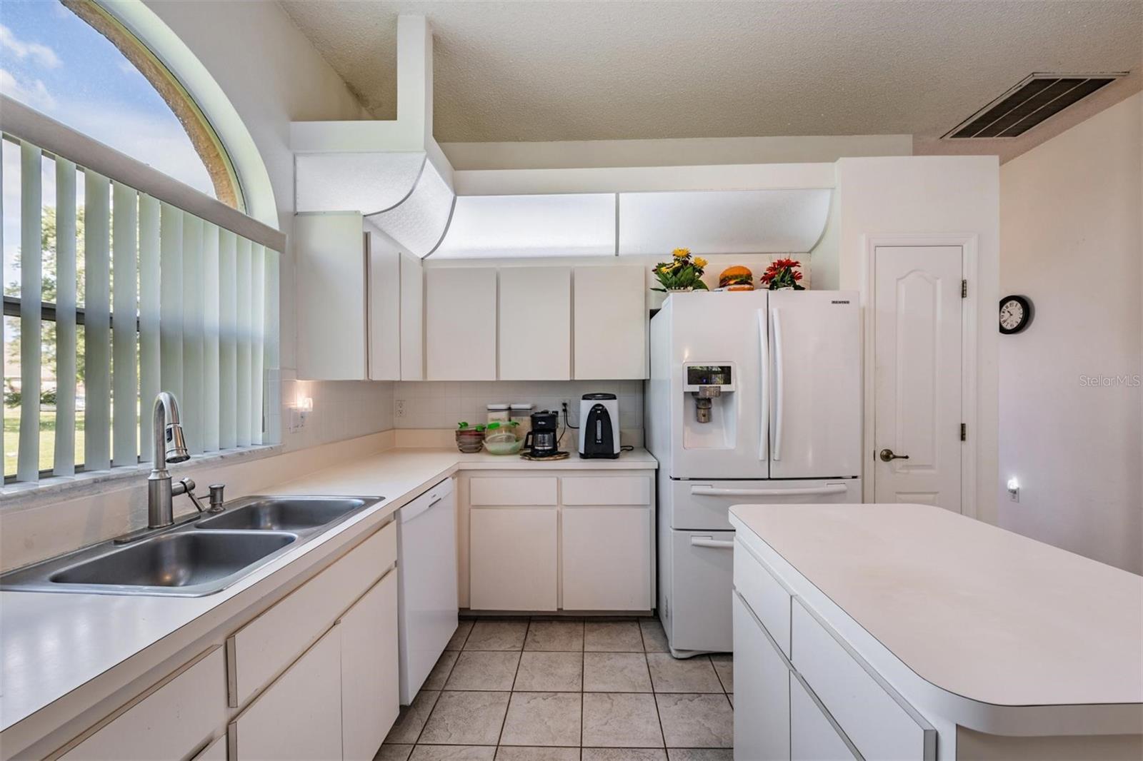 Image 17 of 57 For 13566 Rudi Loop