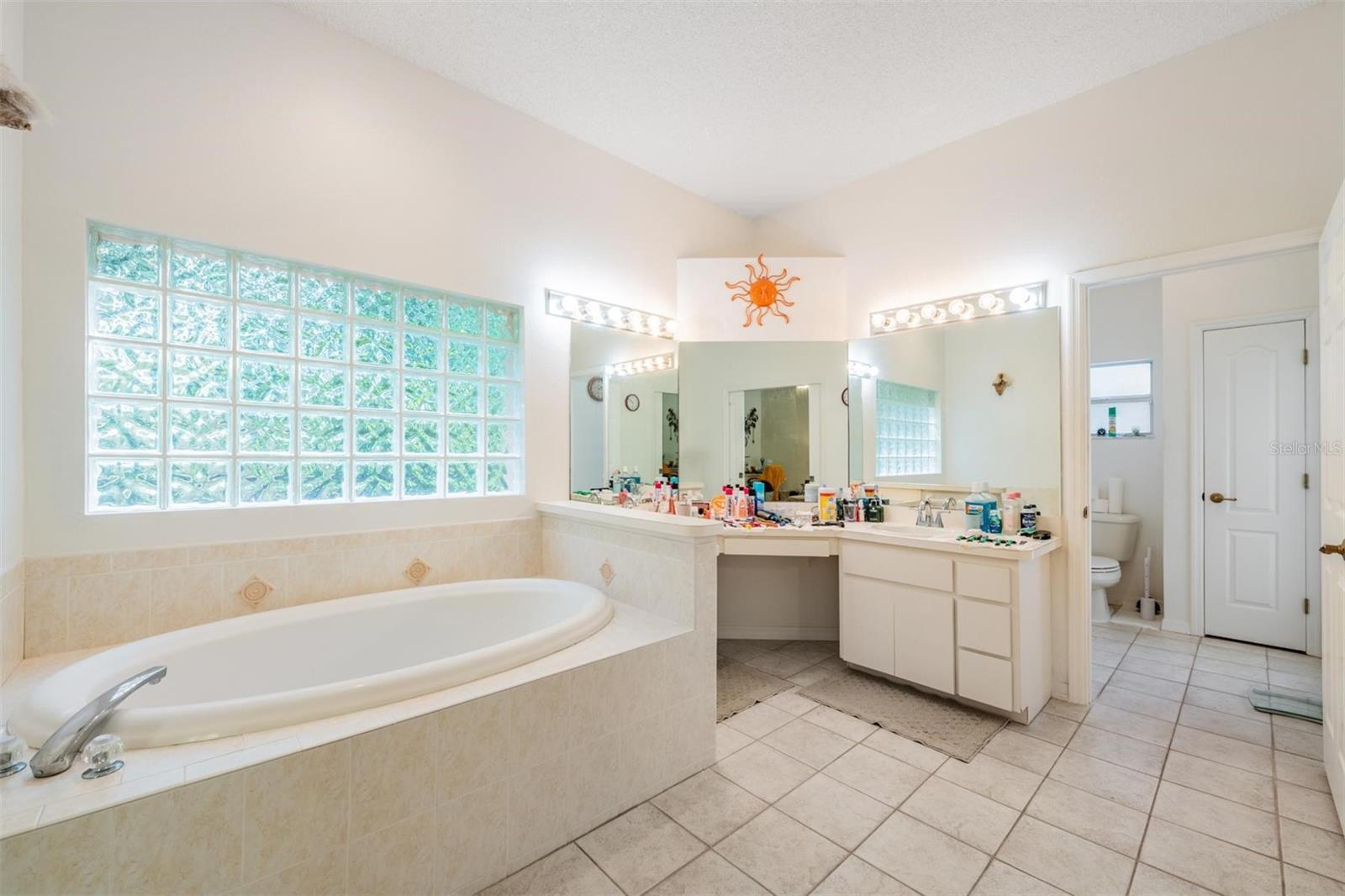 Image 28 of 57 For 13566 Rudi Loop