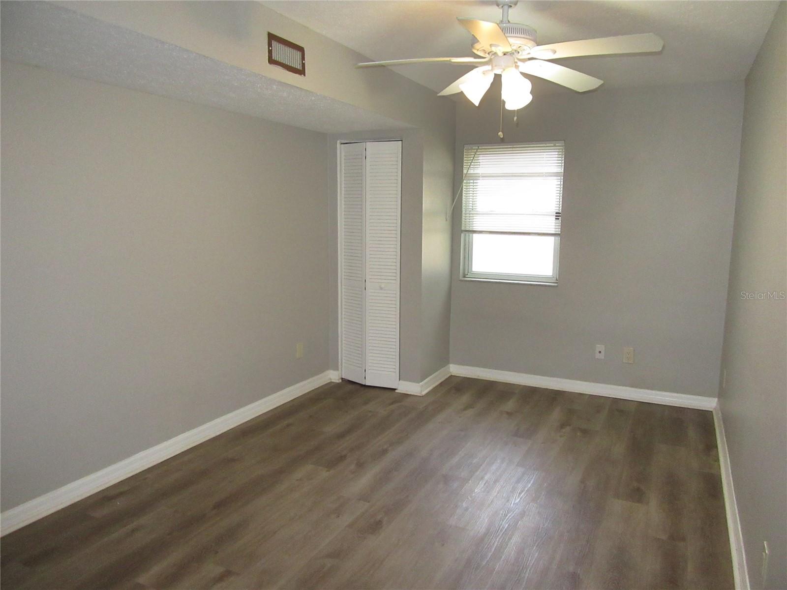 Image 10 of 31 For 22646 Weeks Boulevard