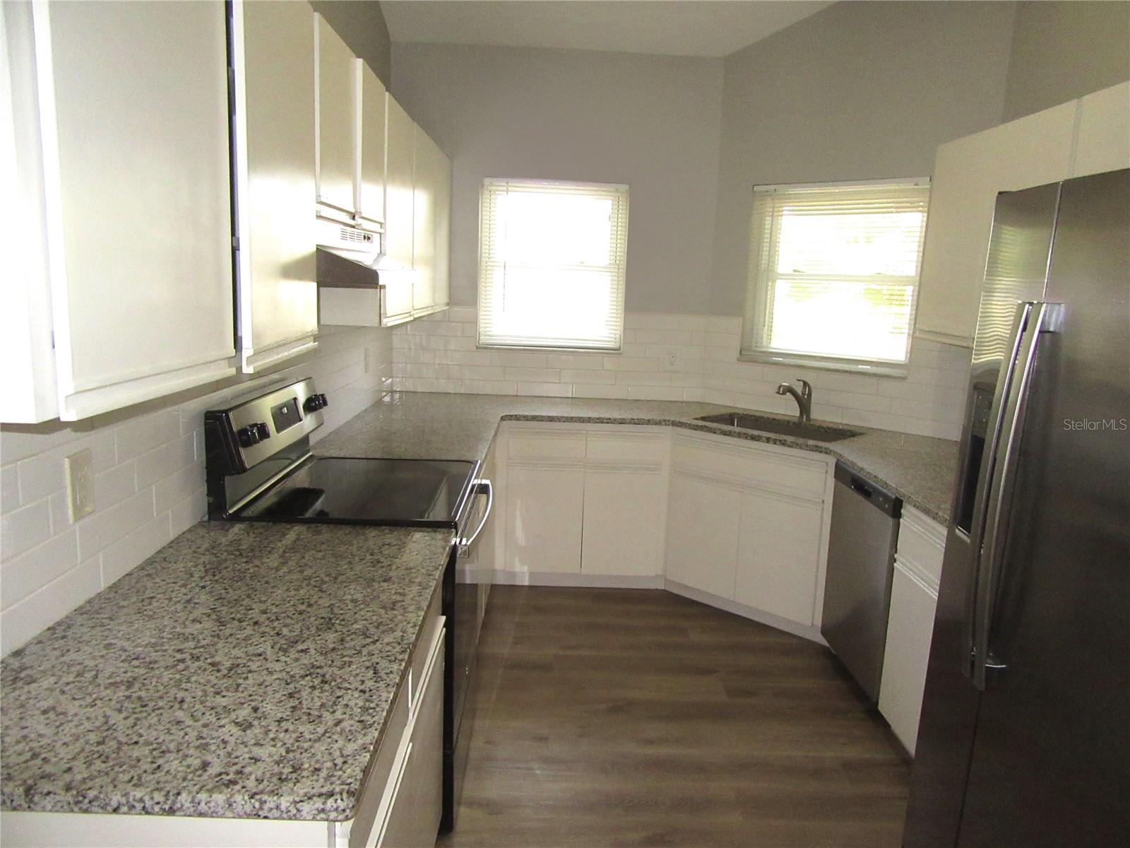 Image 12 of 31 For 22646 Weeks Boulevard