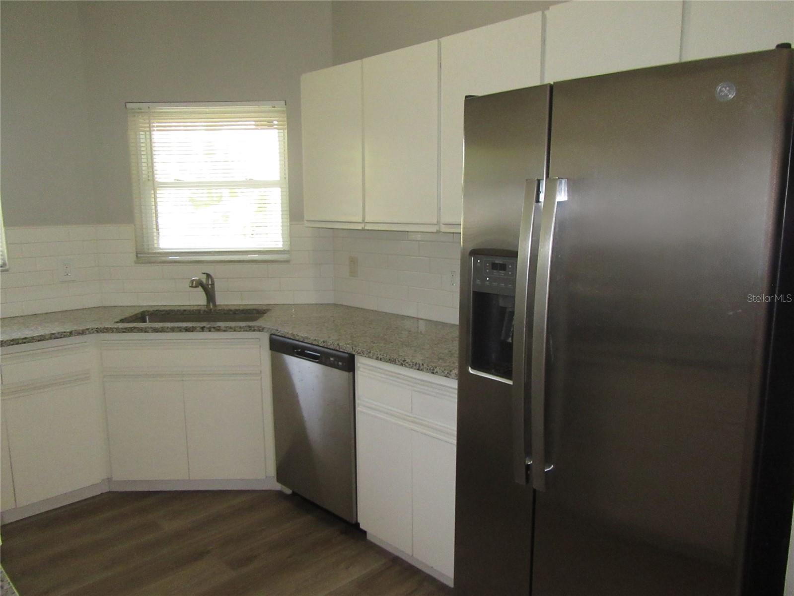 Image 14 of 31 For 22646 Weeks Boulevard