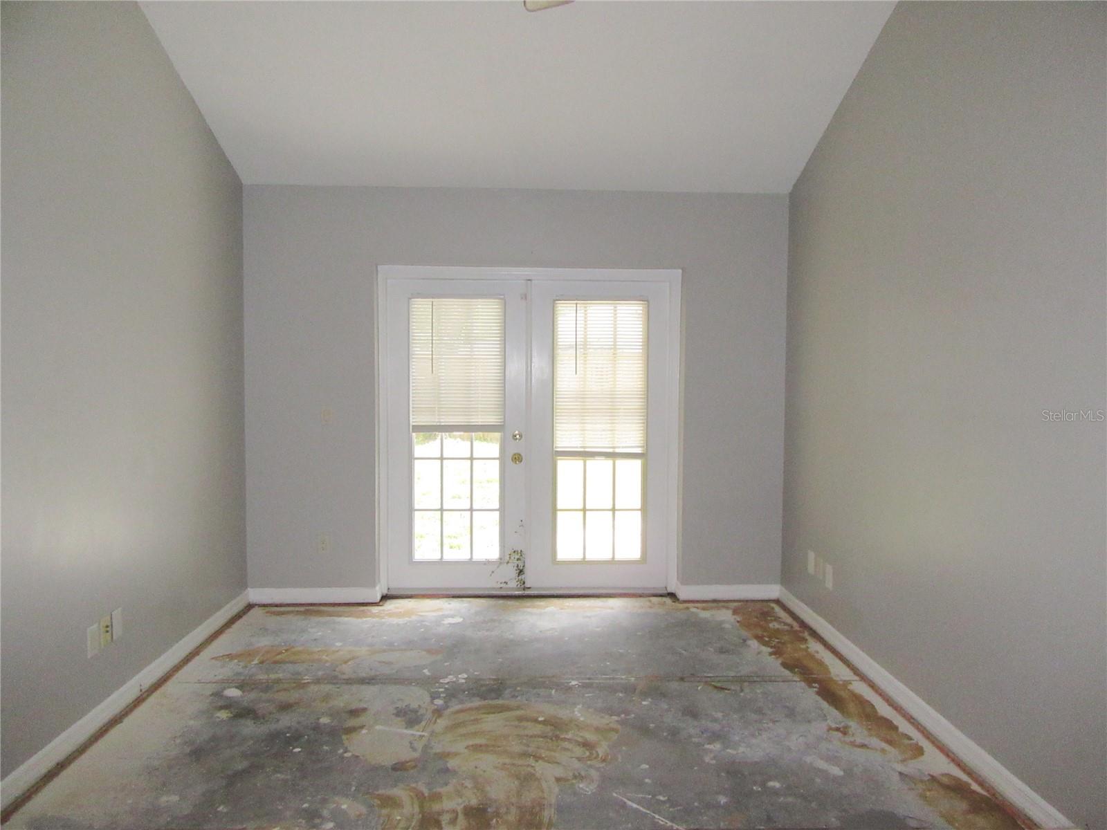 Image 15 of 31 For 22646 Weeks Boulevard