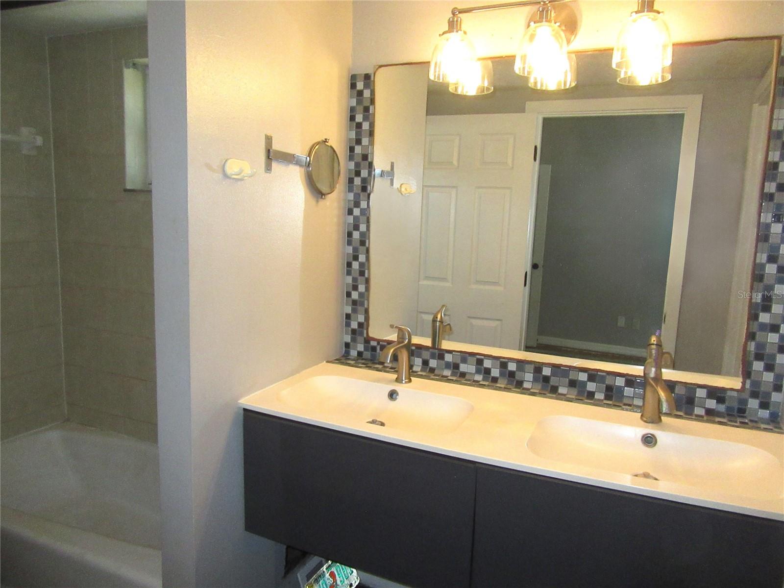 Image 17 of 31 For 22646 Weeks Boulevard