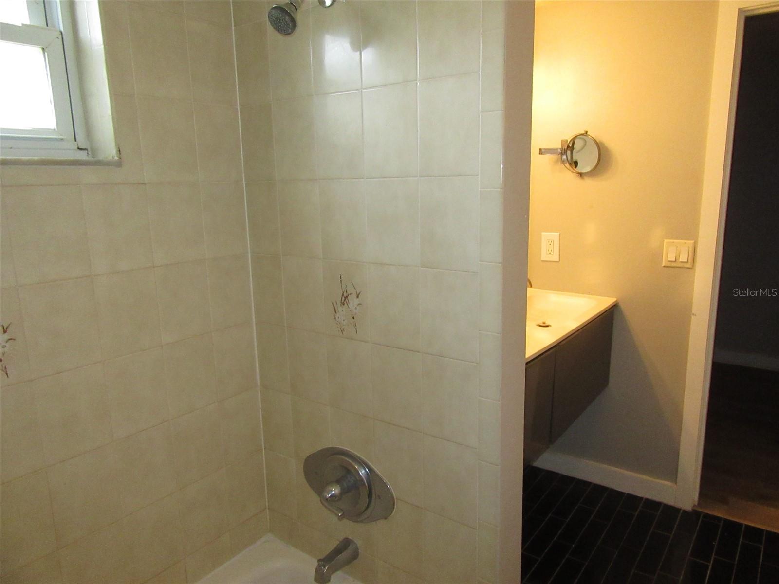 Image 20 of 31 For 22646 Weeks Boulevard