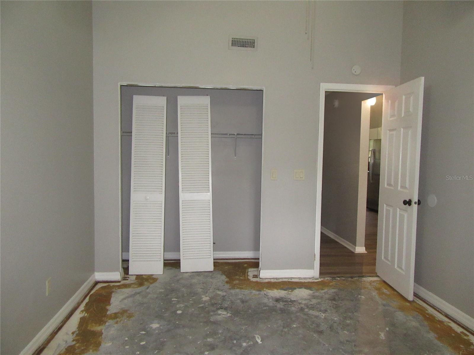 Image 22 of 31 For 22646 Weeks Boulevard