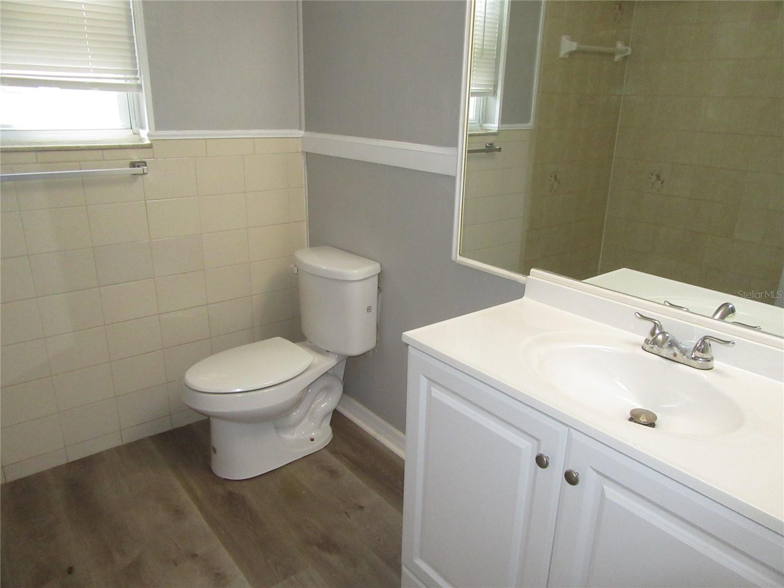 Image 23 of 31 For 22646 Weeks Boulevard