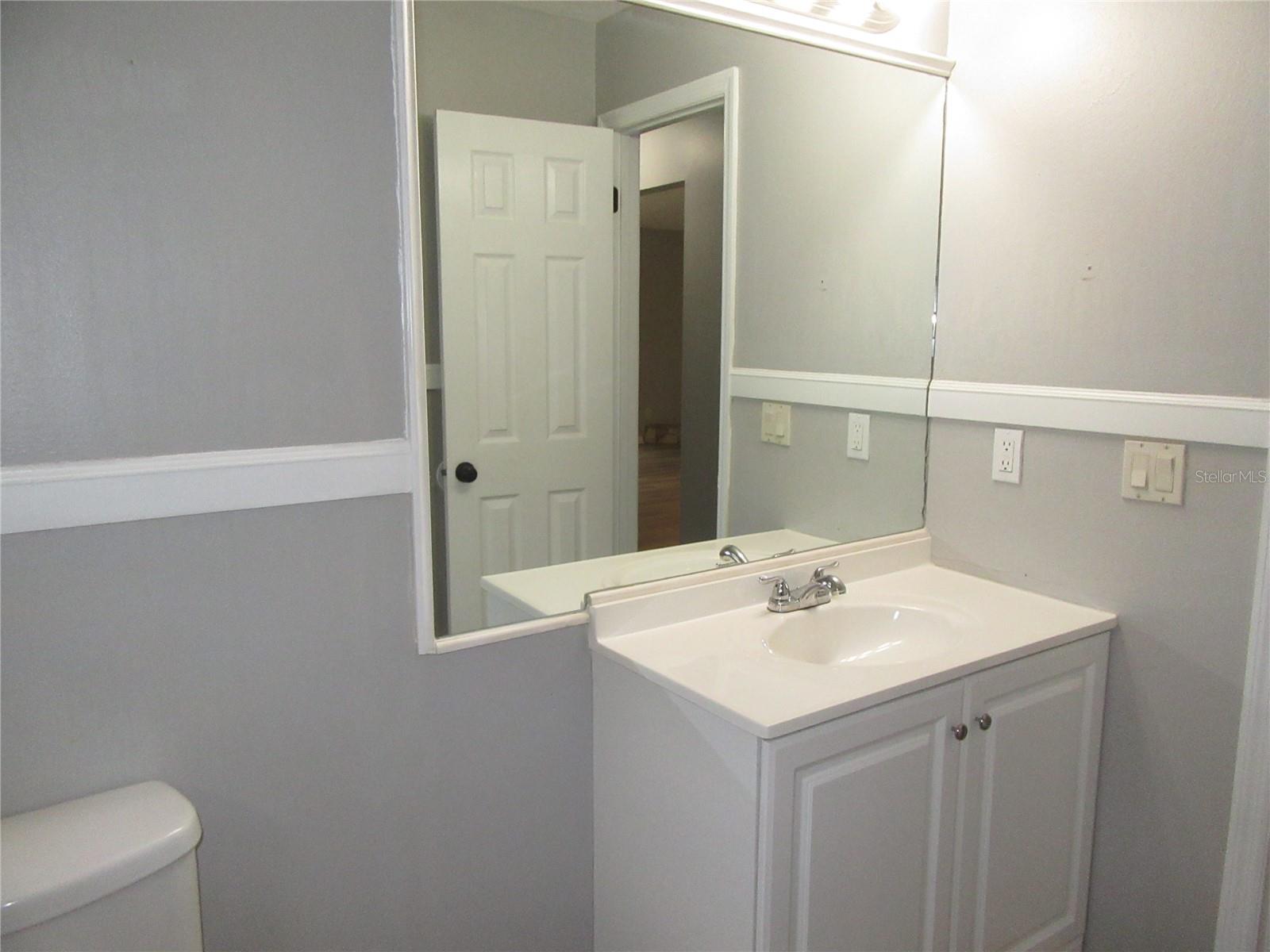 Image 24 of 31 For 22646 Weeks Boulevard