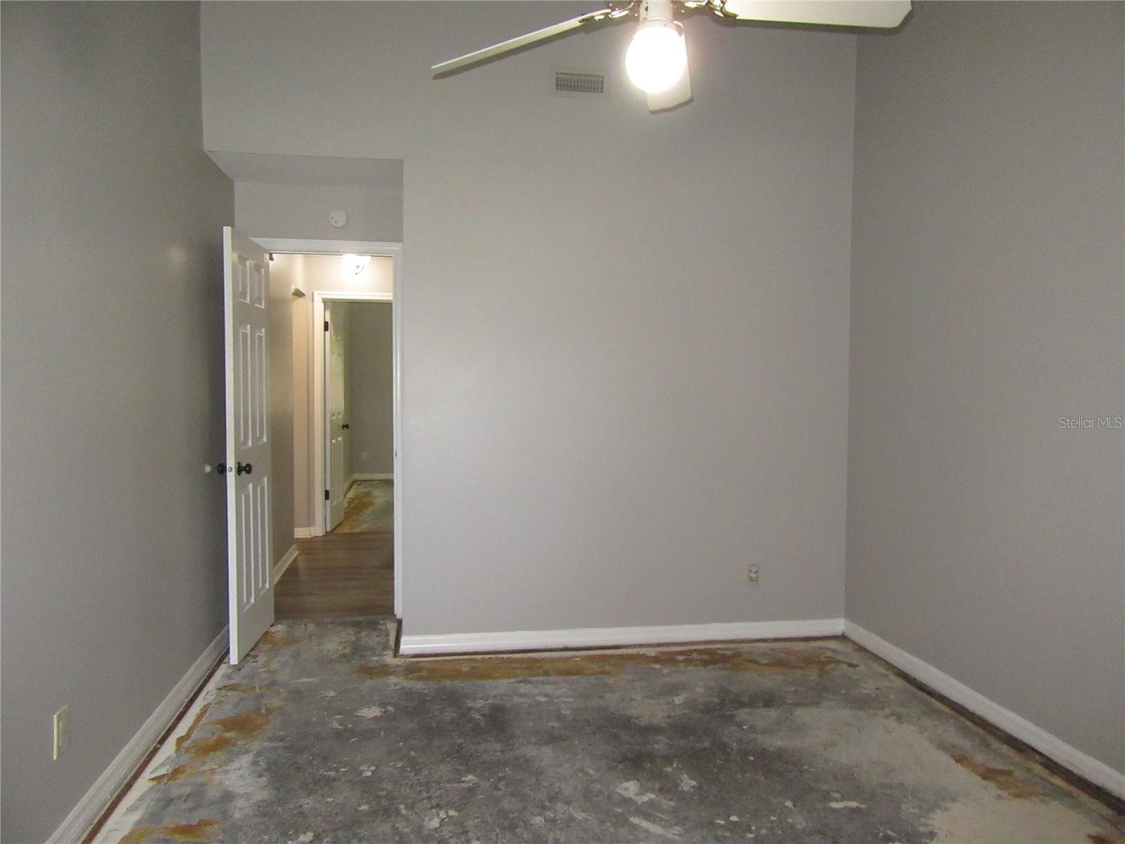 Image 27 of 31 For 22646 Weeks Boulevard