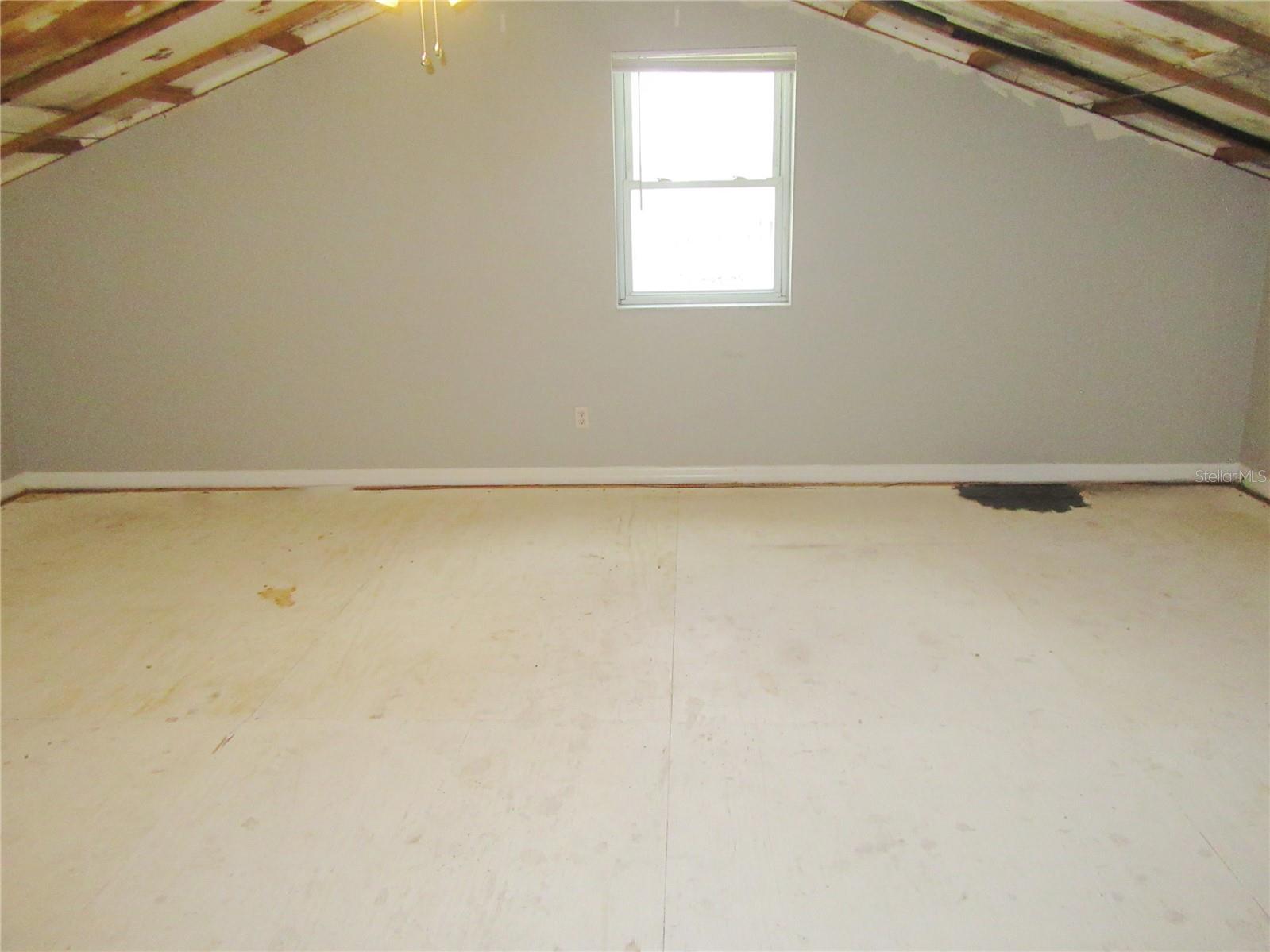 Image 29 of 31 For 22646 Weeks Boulevard