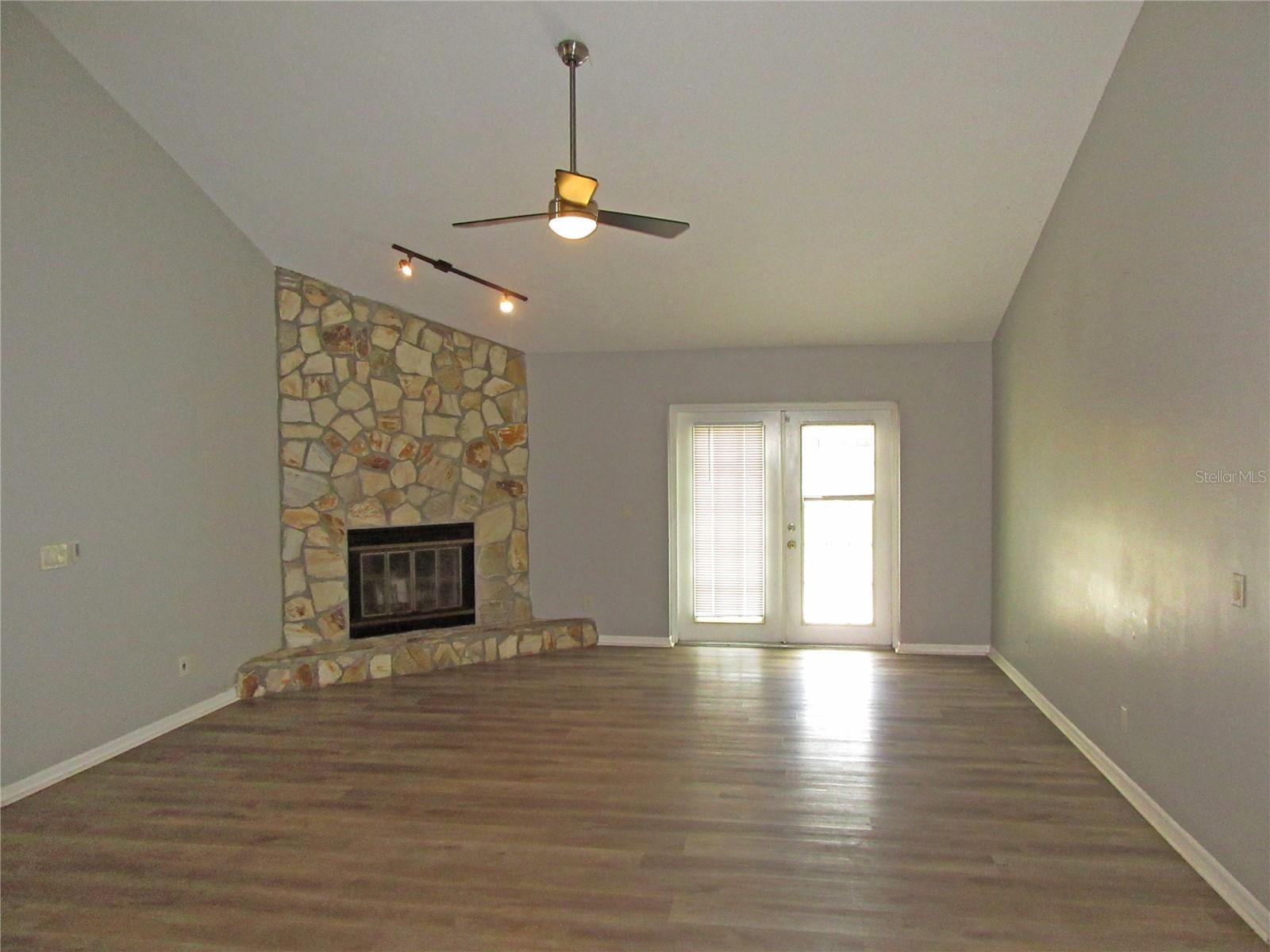 Image 7 of 31 For 22646 Weeks Boulevard