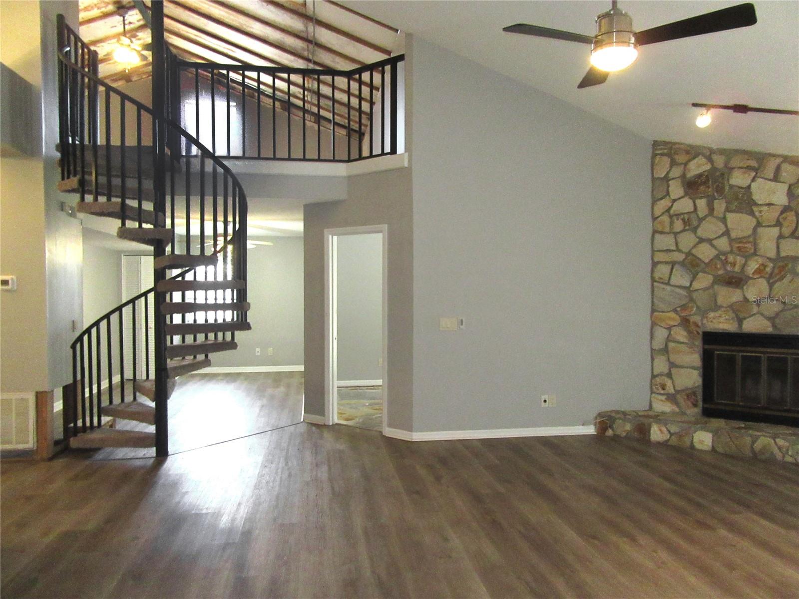 Image 9 of 31 For 22646 Weeks Boulevard