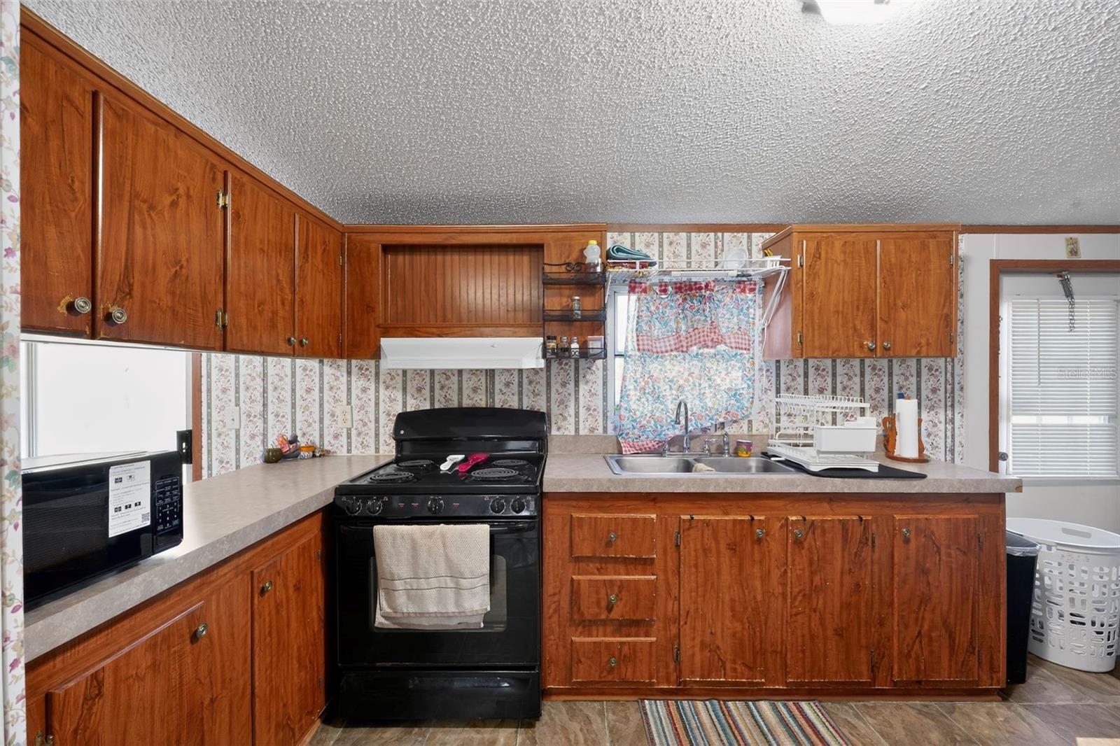 Image 10 of 30 For 27132 New Front Street