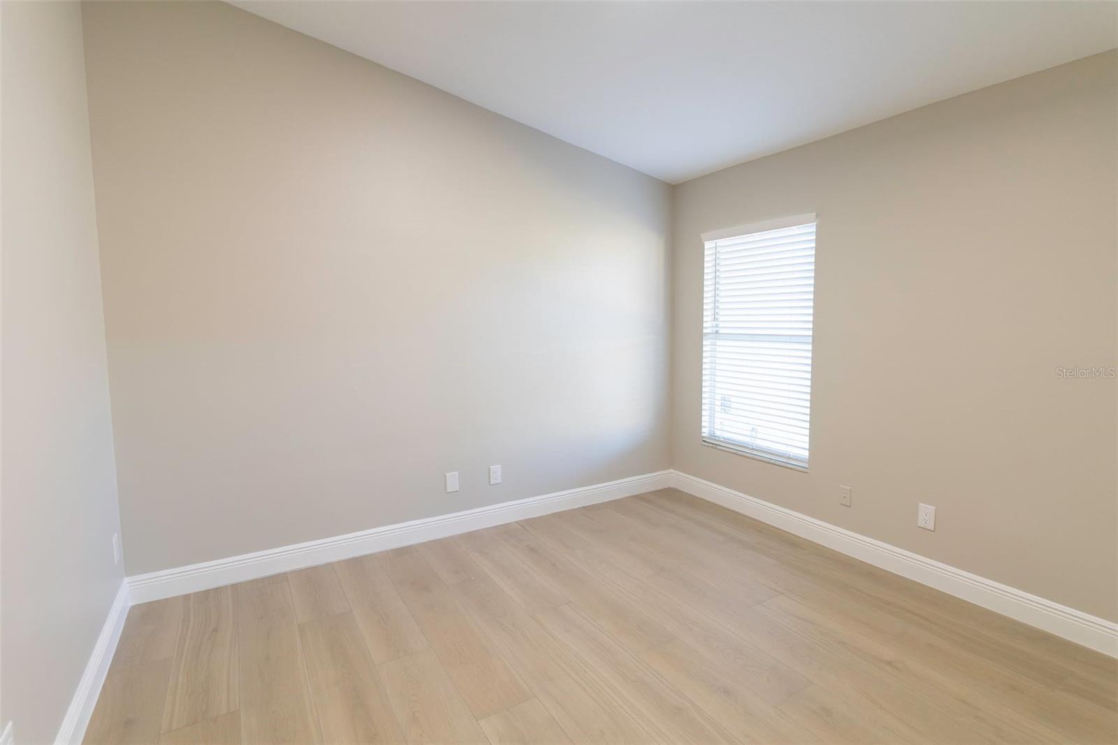 Image 20 of 29 For 1637 Ledgestone Drive