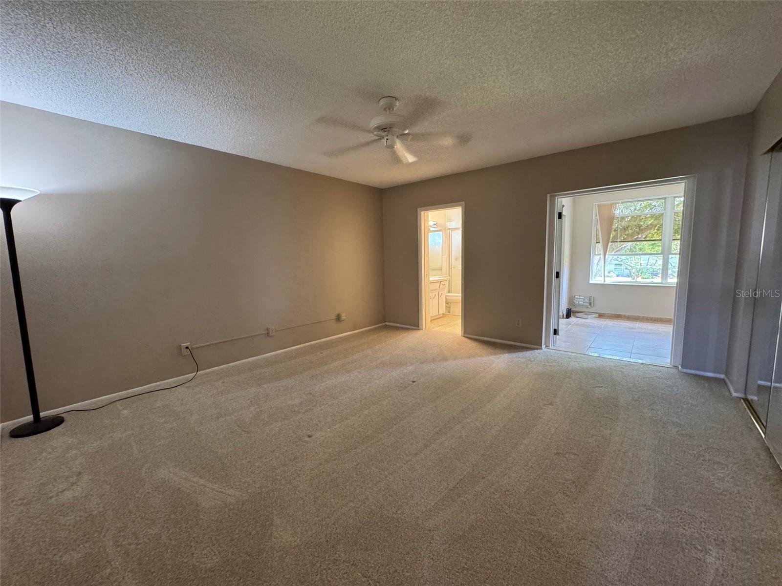 Image 12 of 53 For 2402 Ecuadorian Way 40