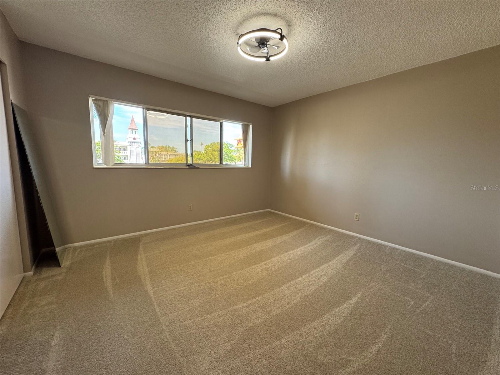 Image 14 of 53 For 2402 Ecuadorian Way 40