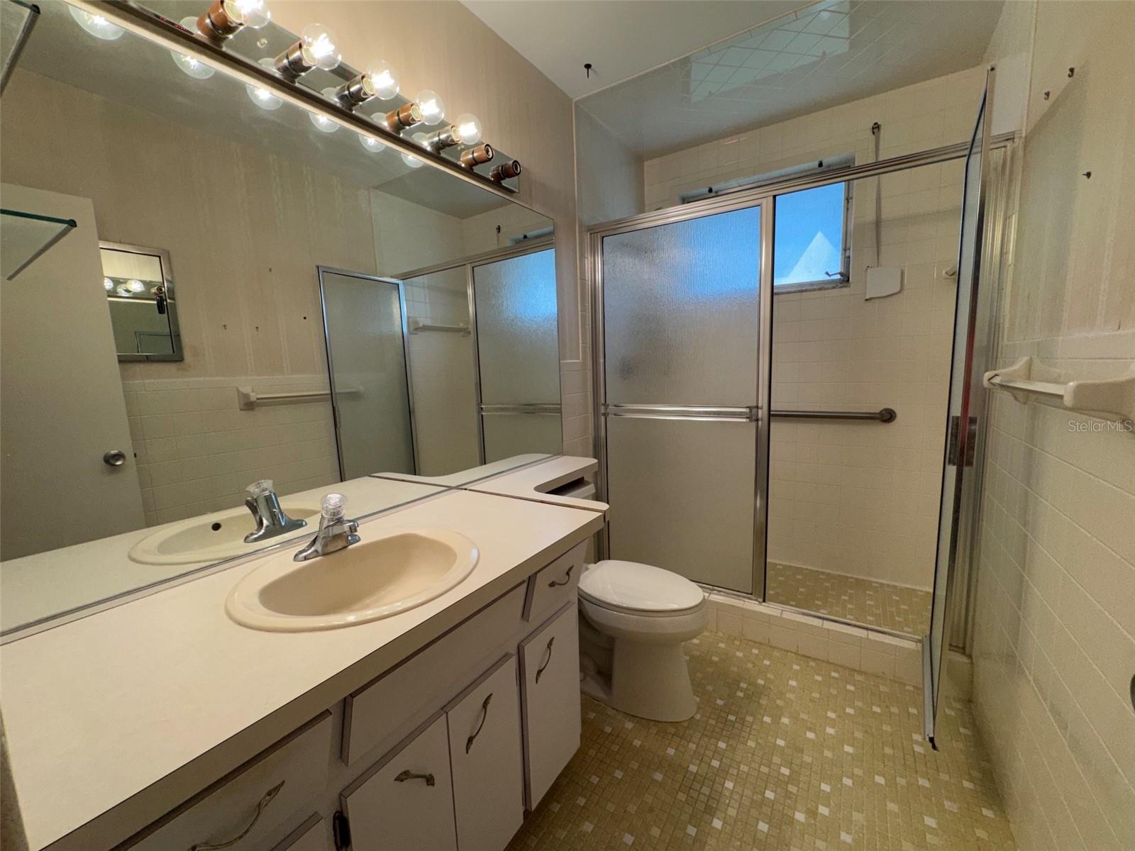 Image 9 of 53 For 2402 Ecuadorian Way 40