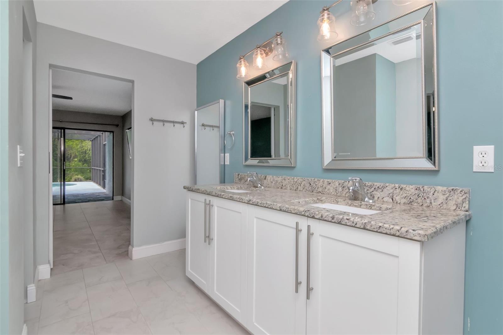 Image 18 of 50 For 16120 Oakmanor Drive