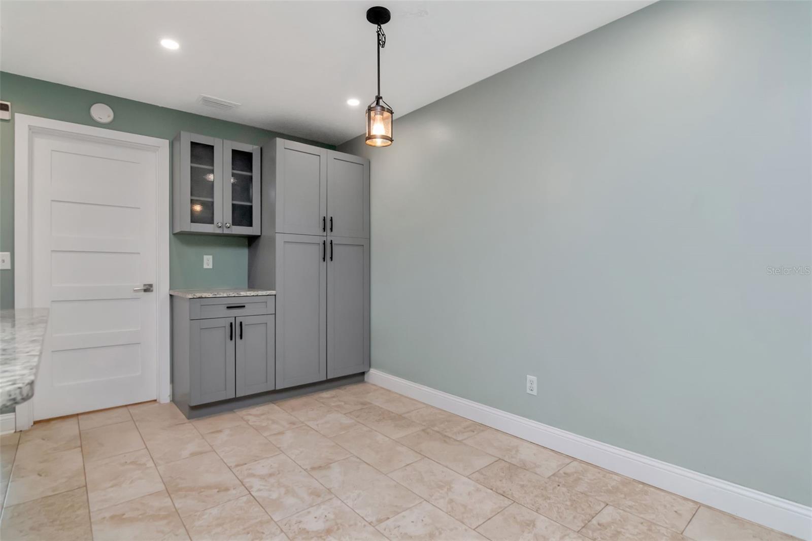 Image 27 of 50 For 16120 Oakmanor Drive