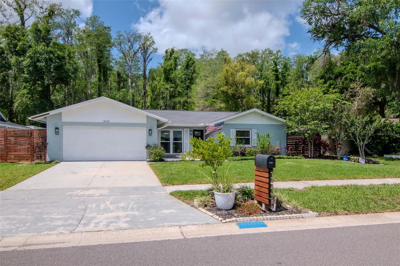 Image 3 of 50 For 16120 Oakmanor Drive