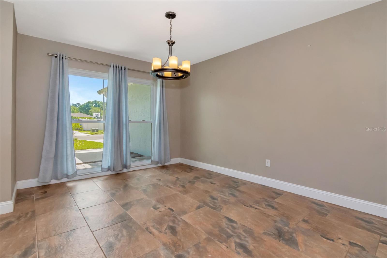 Image 6 of 50 For 16120 Oakmanor Drive