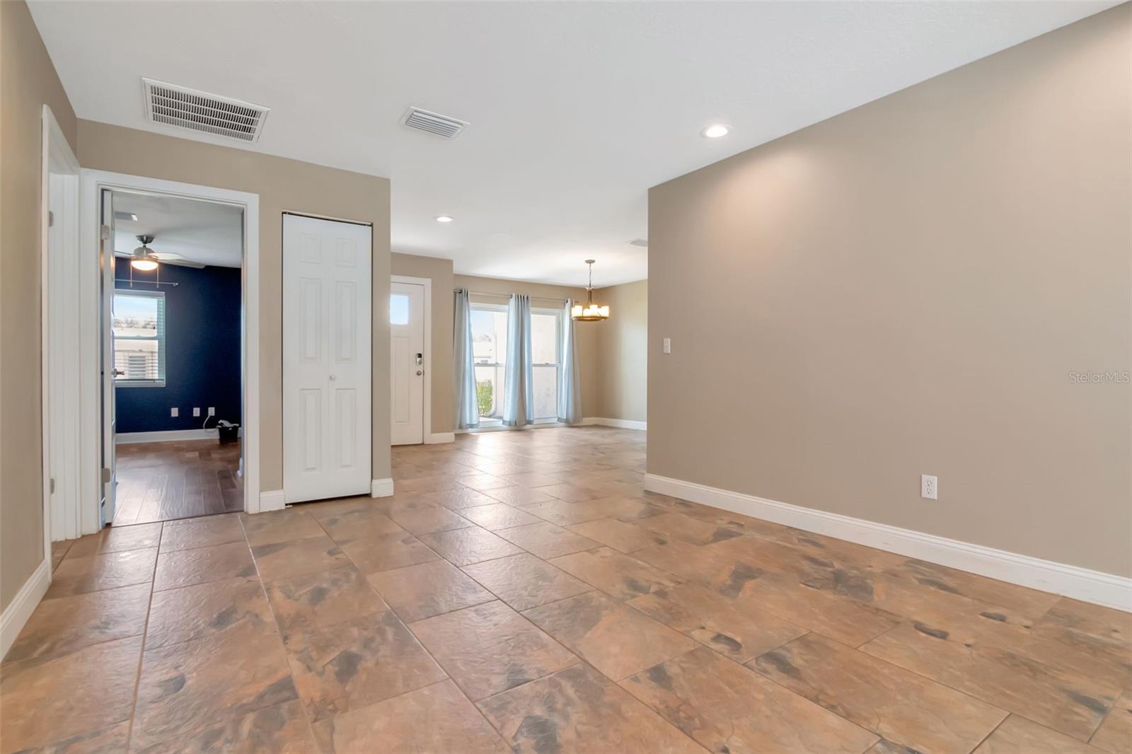 Image 9 of 50 For 16120 Oakmanor Drive