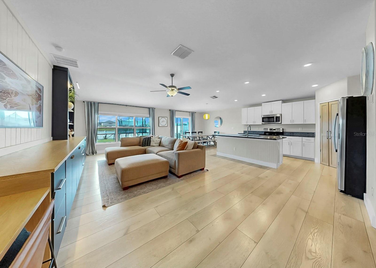 Listing photo id 10 for 13327 Great Plains Drive