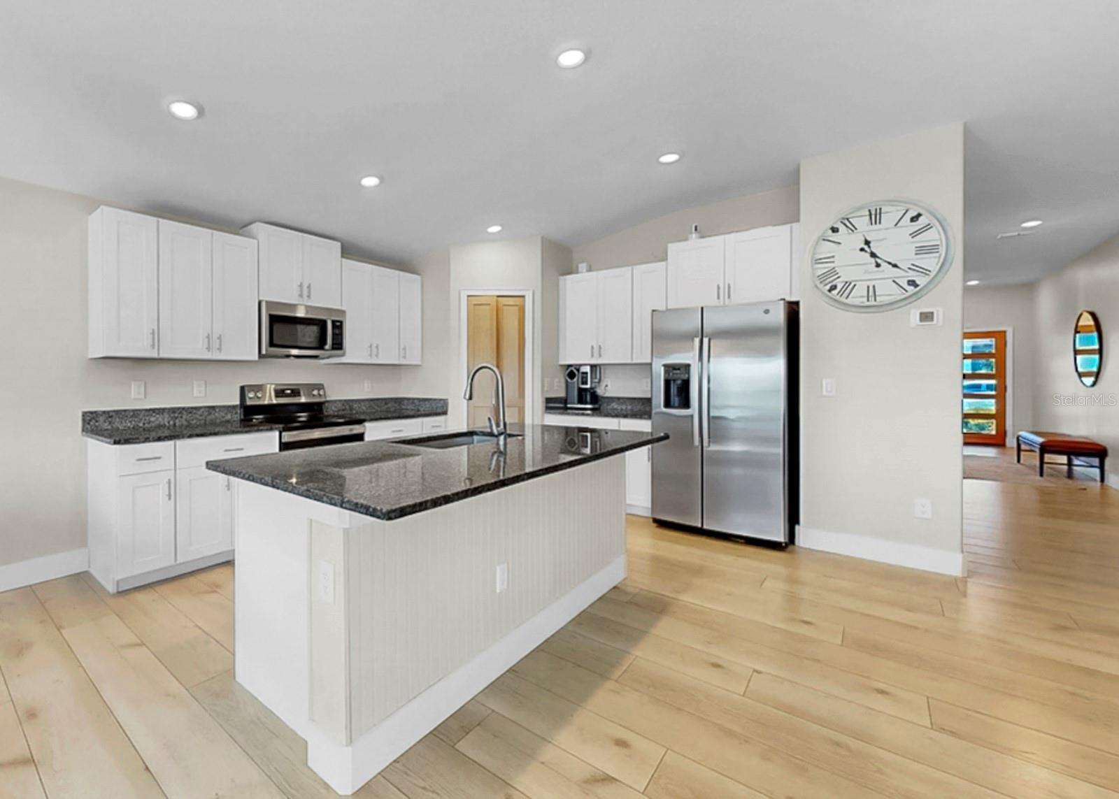 Listing photo id 14 for 13327 Great Plains Drive