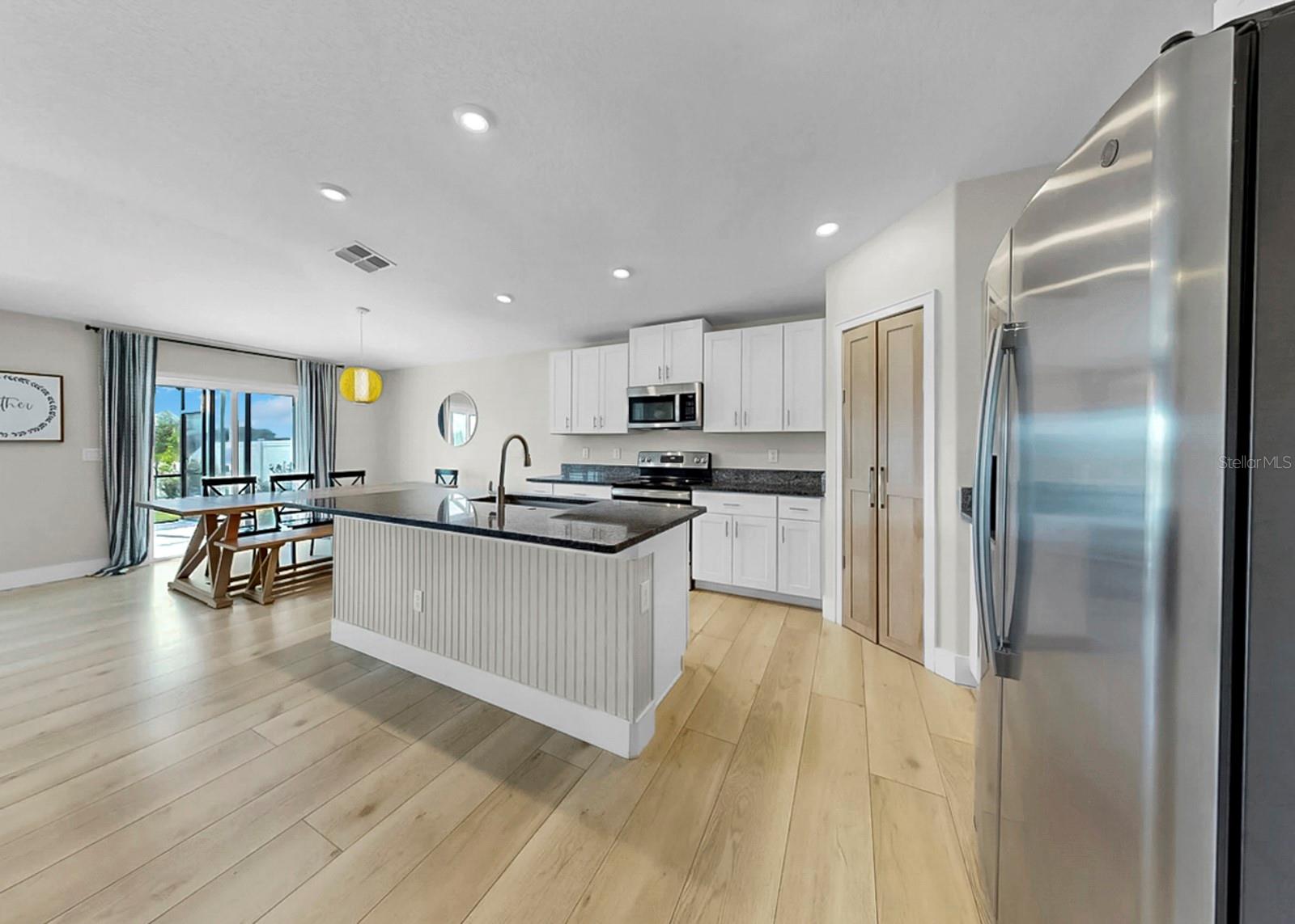 Listing photo id 16 for 13327 Great Plains Drive