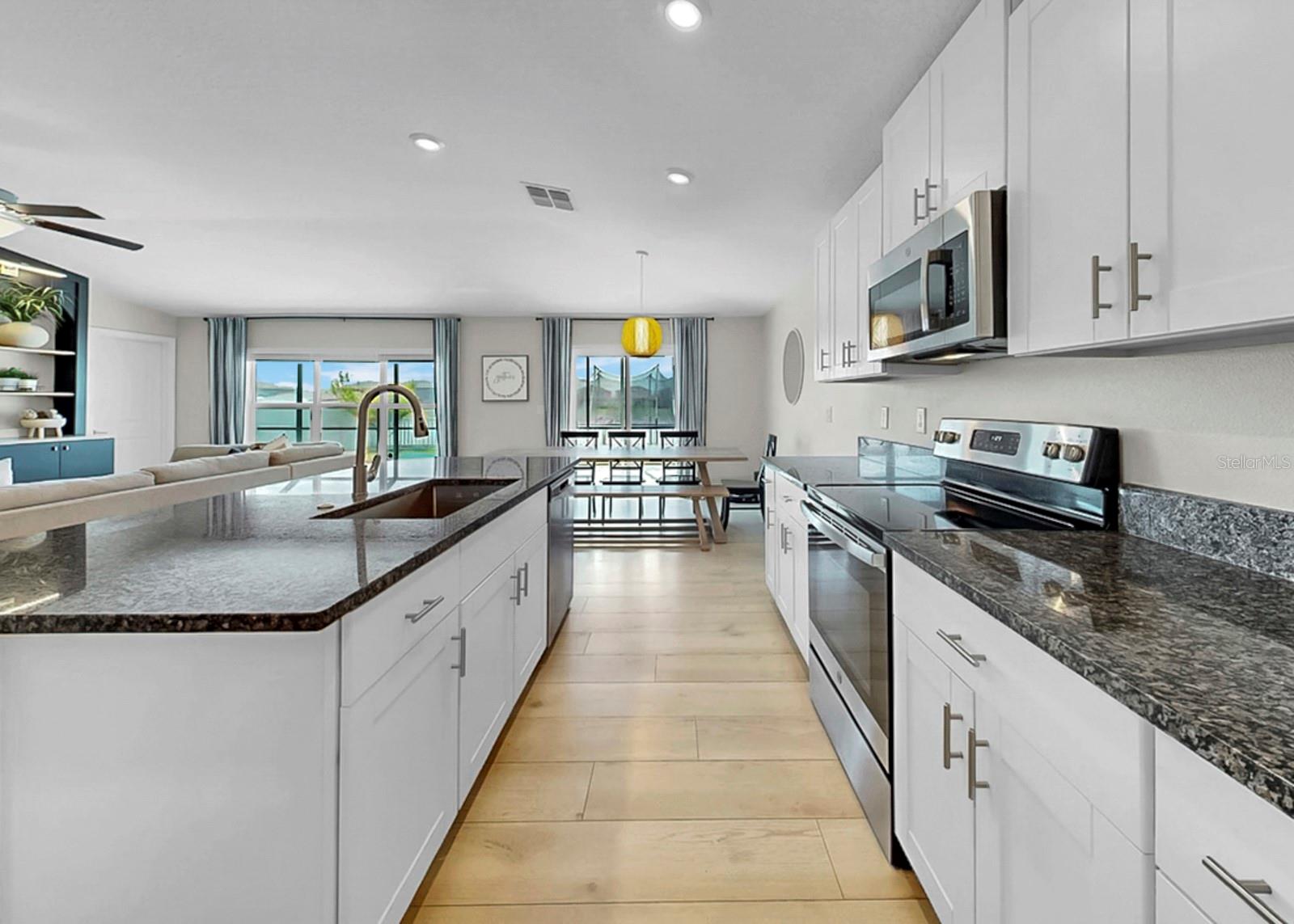 Listing photo id 18 for 13327 Great Plains Drive