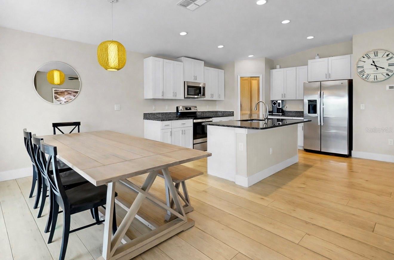 Listing photo id 19 for 13327 Great Plains Drive