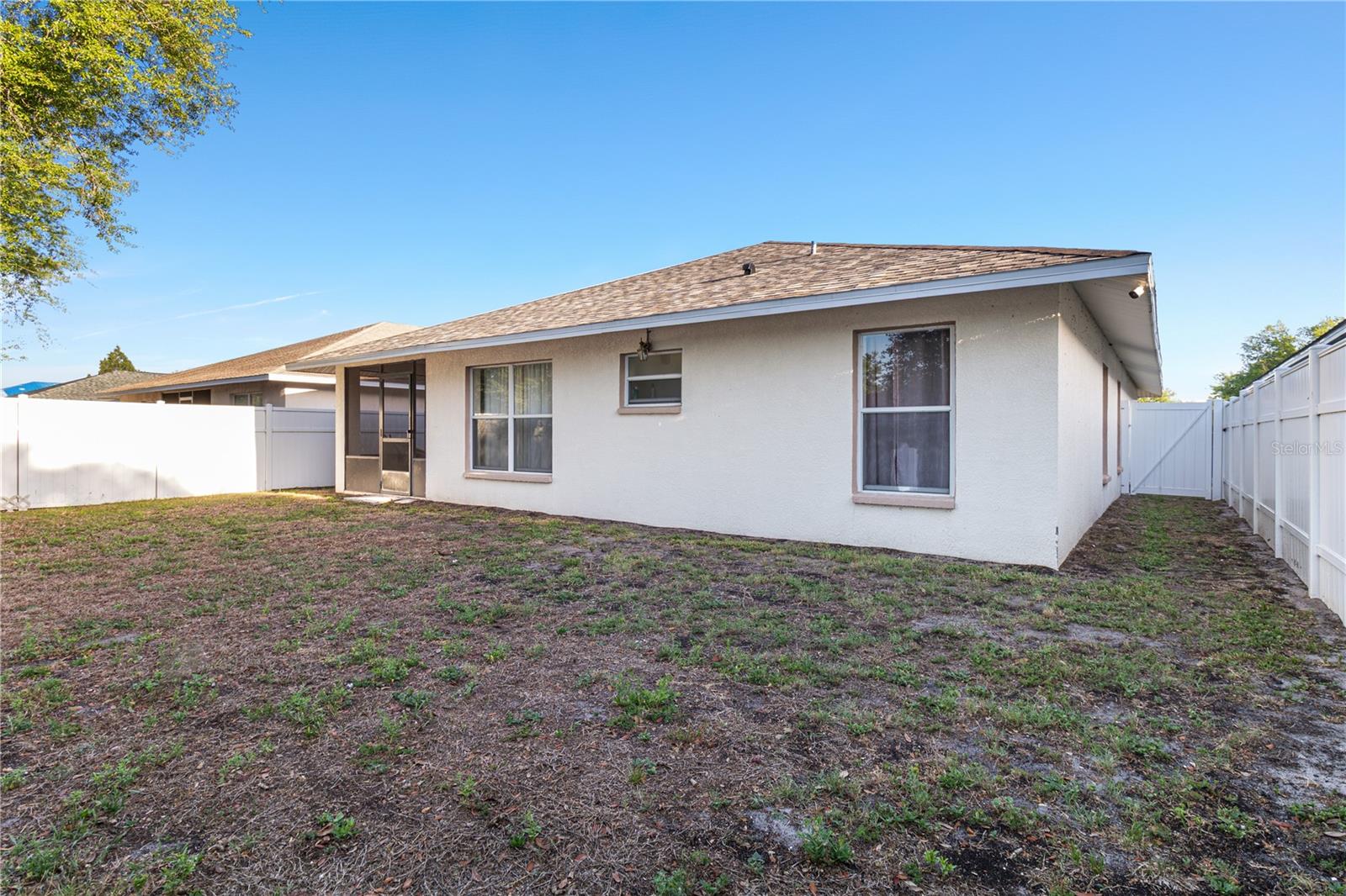 Listing photo id 2 for 2209 Pleasure Run Drive