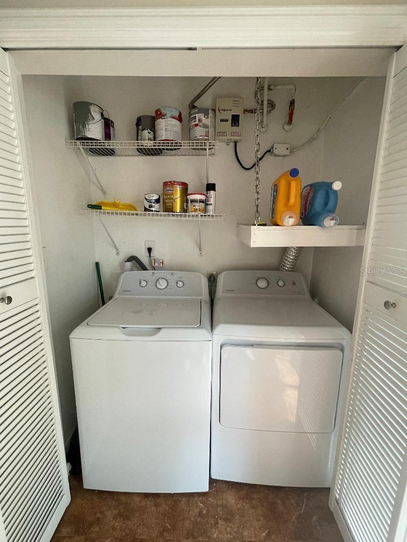 Listing photo id 13 for 4967 Steel Dust Lane