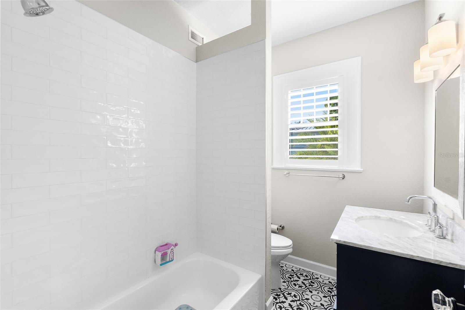 Image 32 of 46 For 2943 Bayshore Court