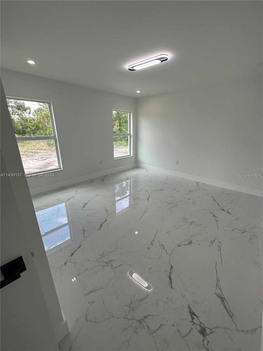 Image 13 of 19 For 1125 Milwaukee Boulevard