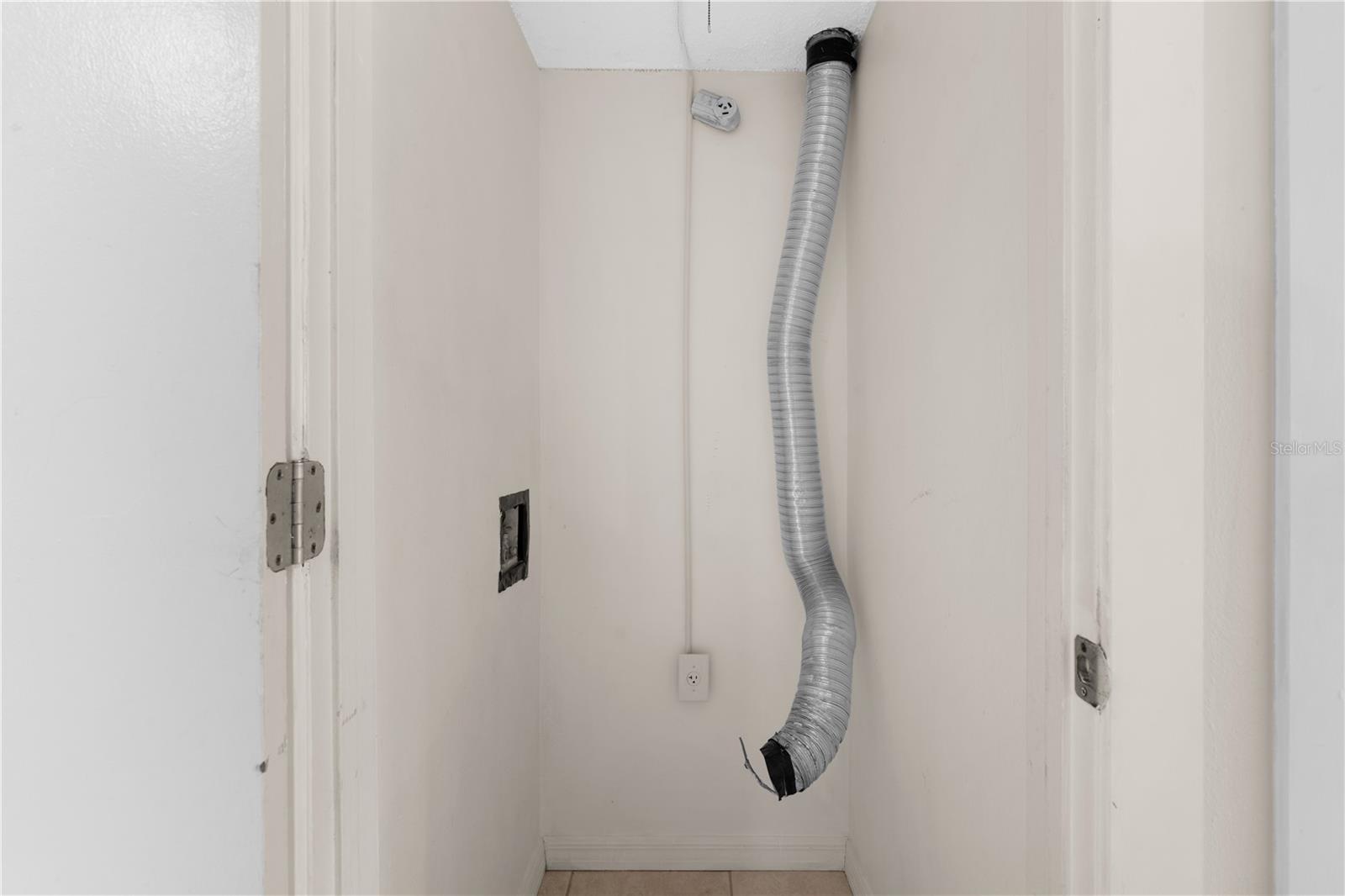 Listing photo id 11 for 2302 Maki Road 66