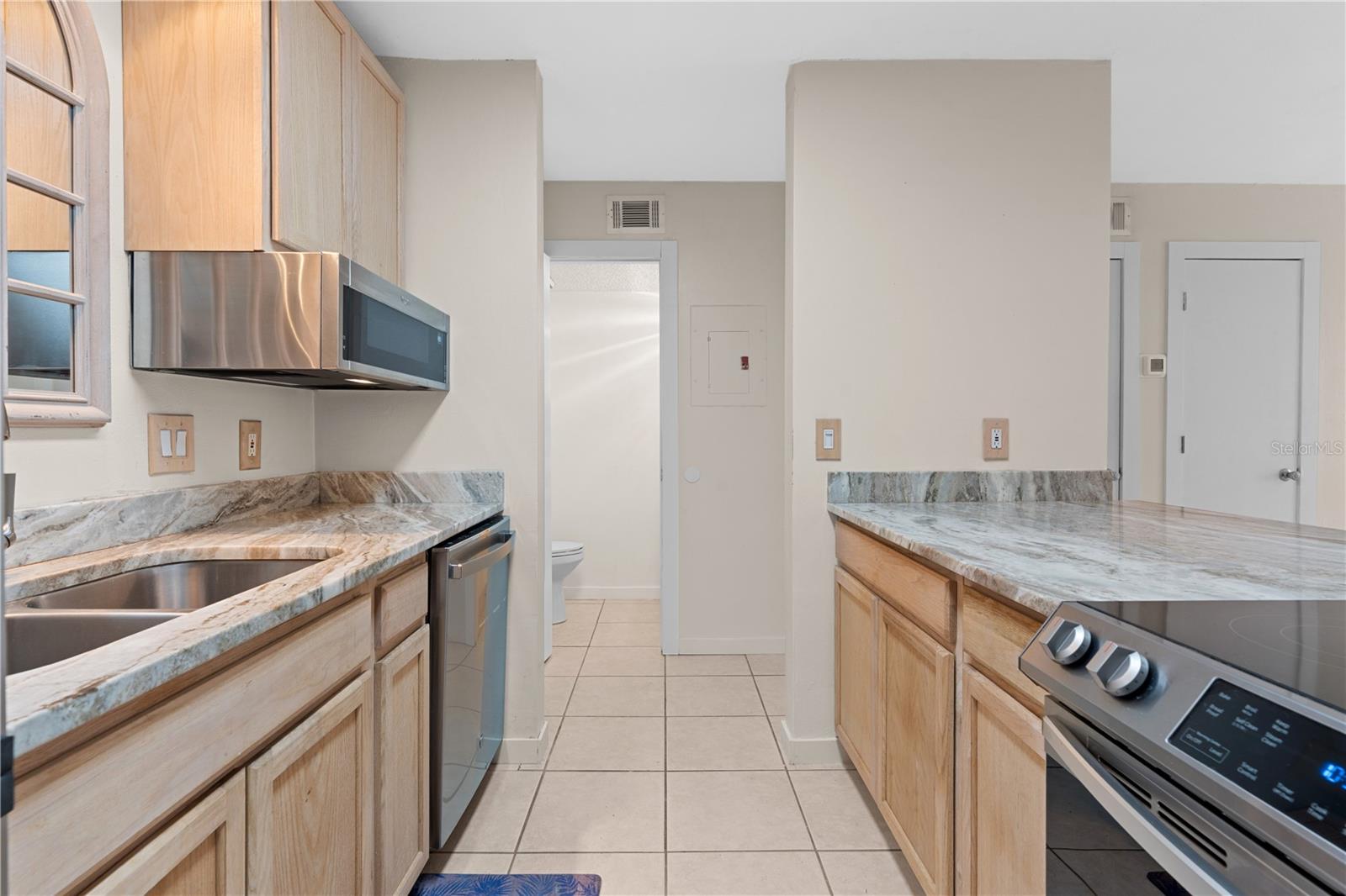 Listing photo id 14 for 2302 Maki Road 66