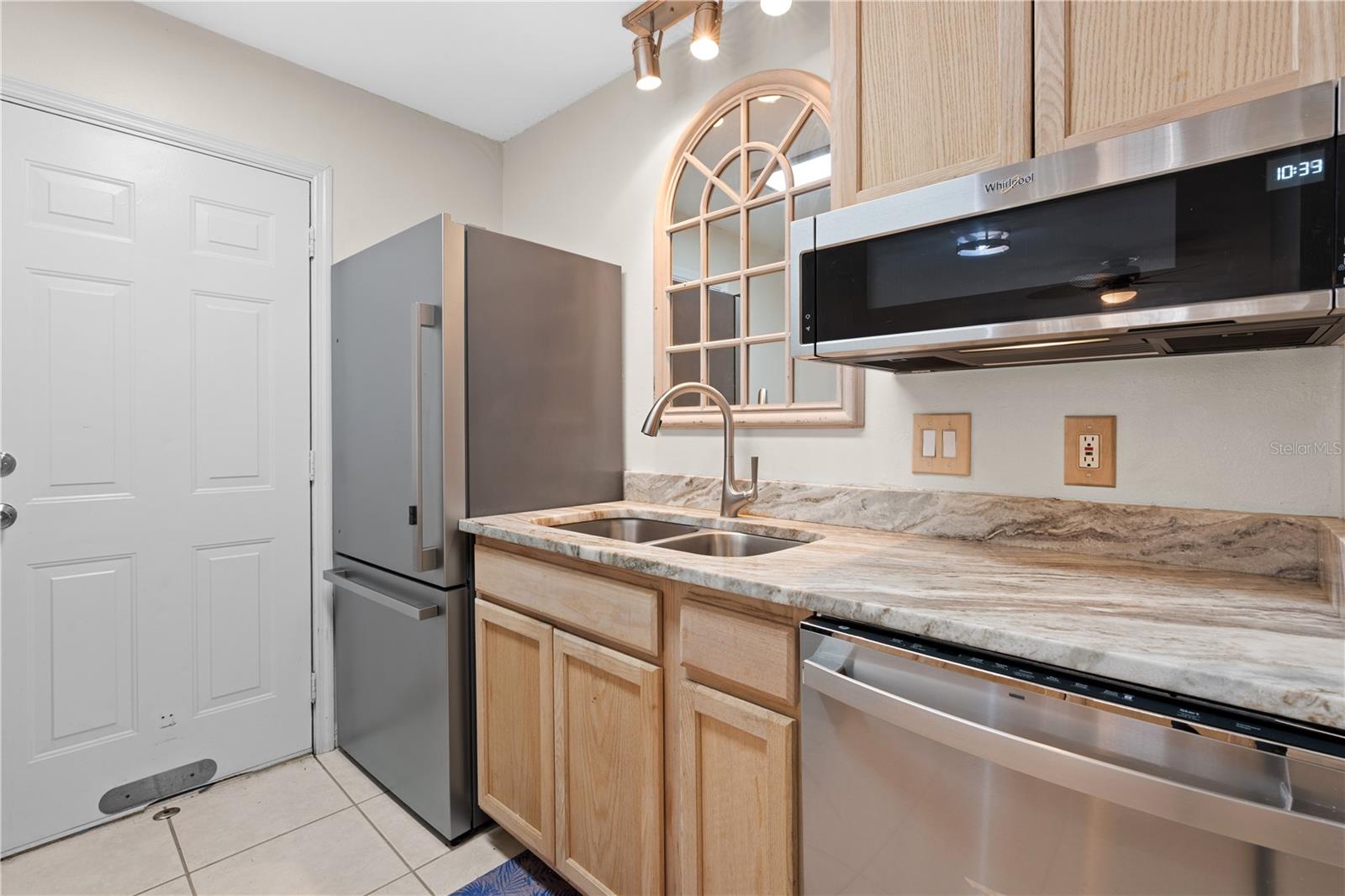 Listing photo id 15 for 2302 Maki Road 66