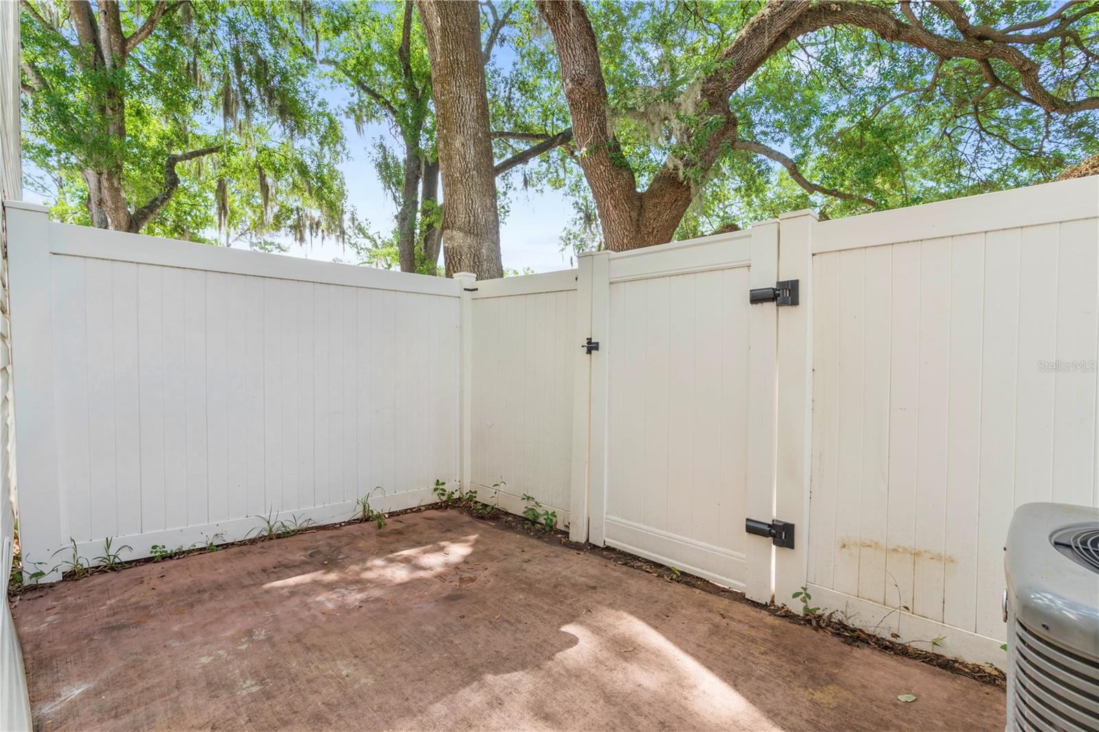 Listing photo id 25 for 2302 Maki Road 66