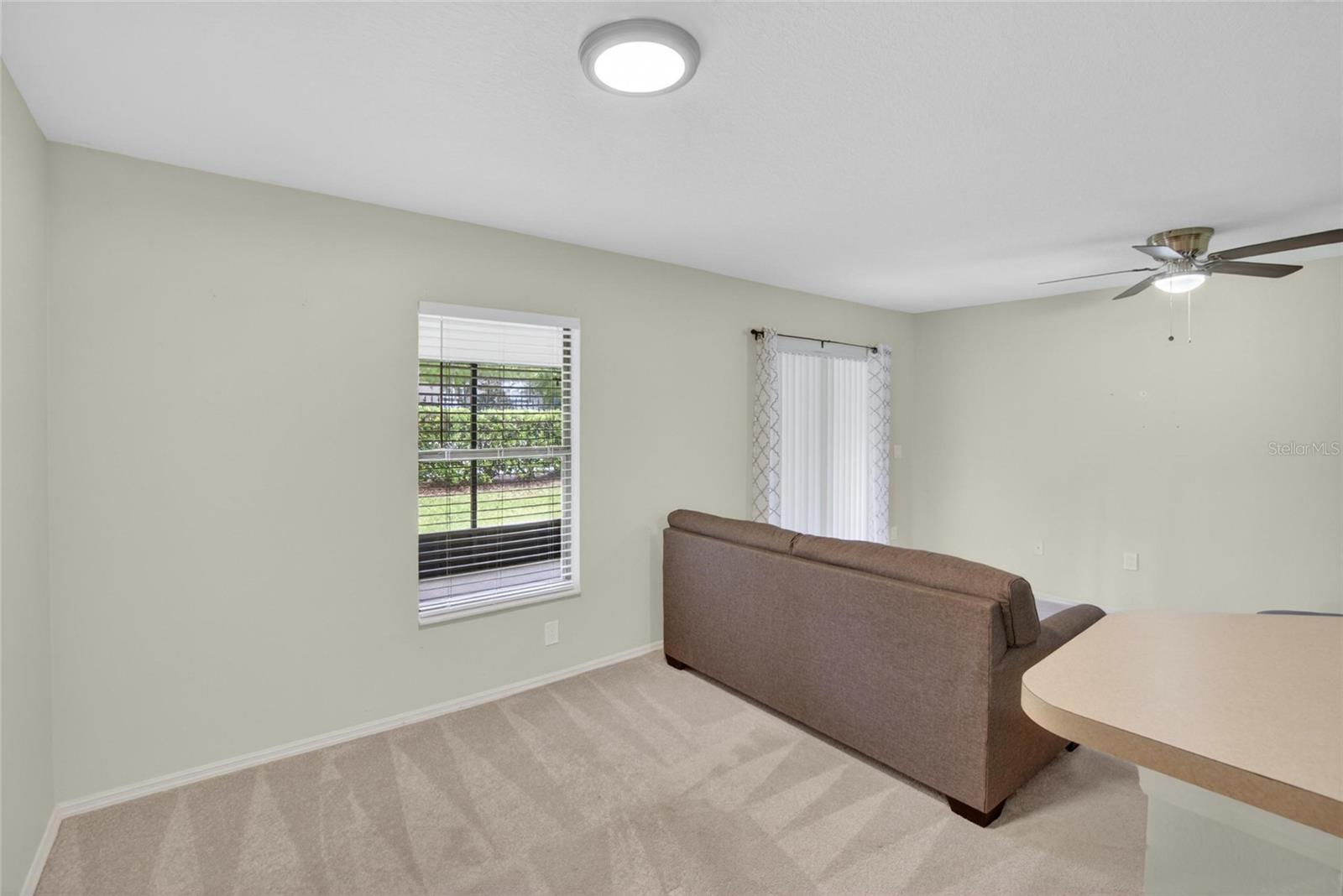 Listing photo id 8 for 2605 Oleander Lakes Drive