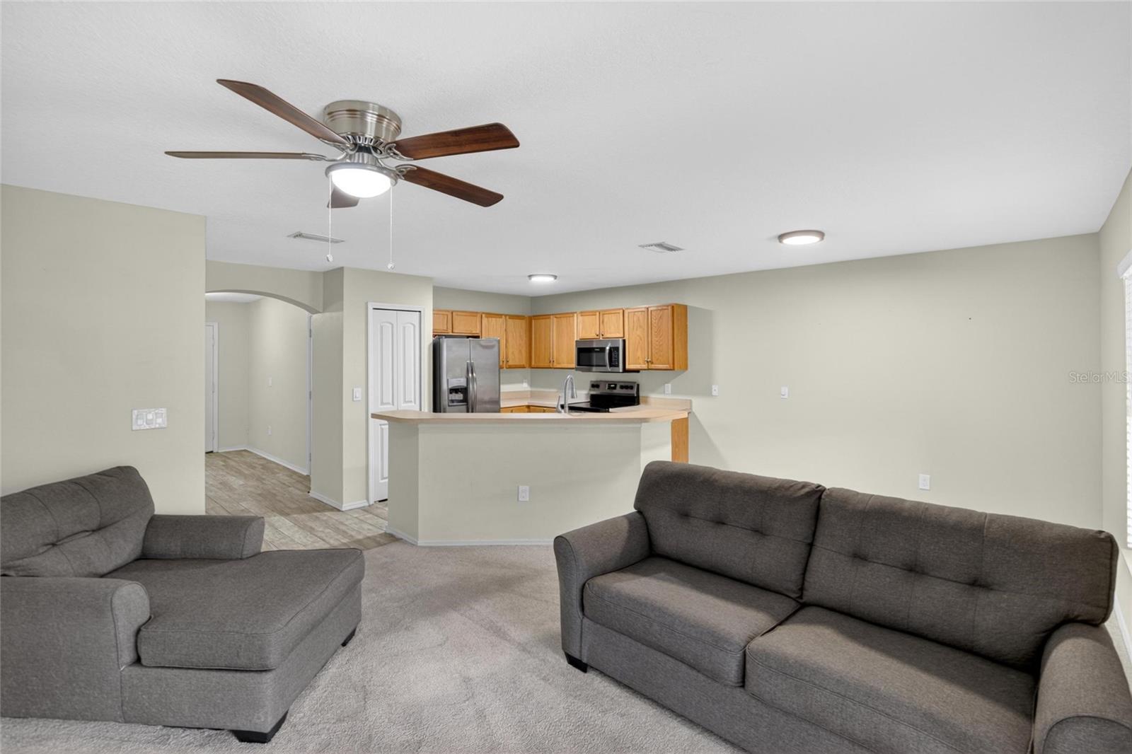 Listing photo id 15 for 2605 Oleander Lakes Drive