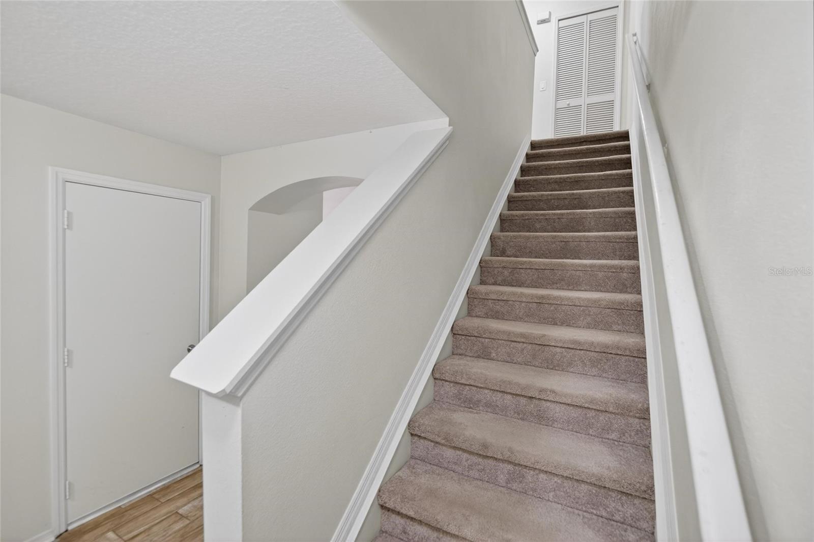 Listing photo id 17 for 2605 Oleander Lakes Drive