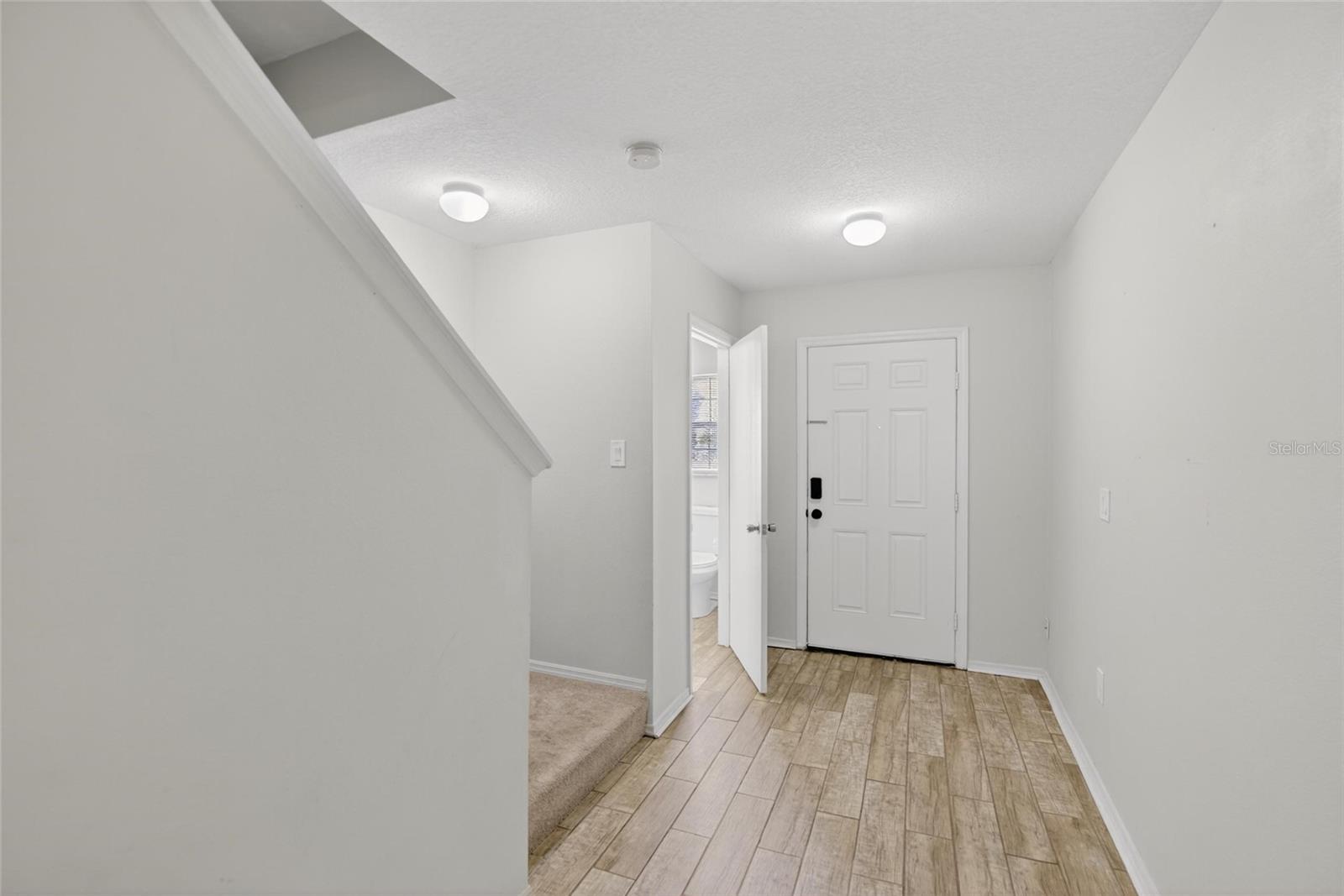 Listing photo id 0 for 2605 Oleander Lakes Drive