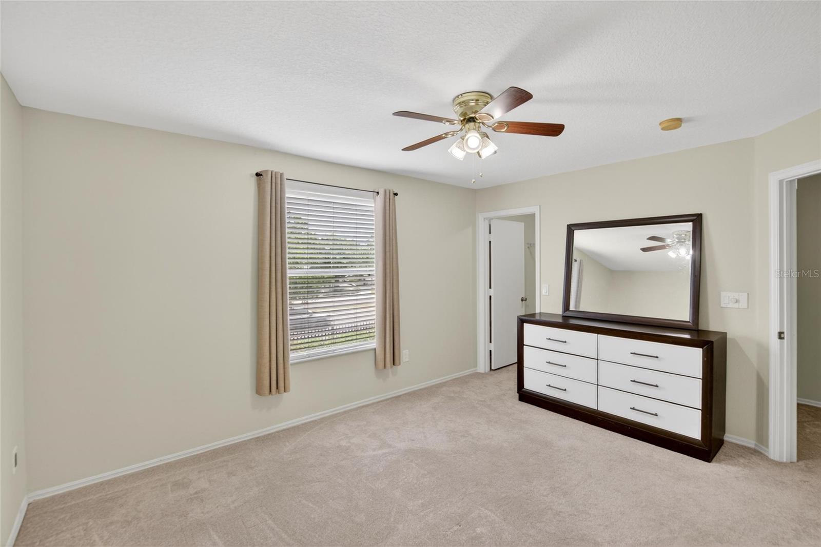 Listing photo id 20 for 2605 Oleander Lakes Drive