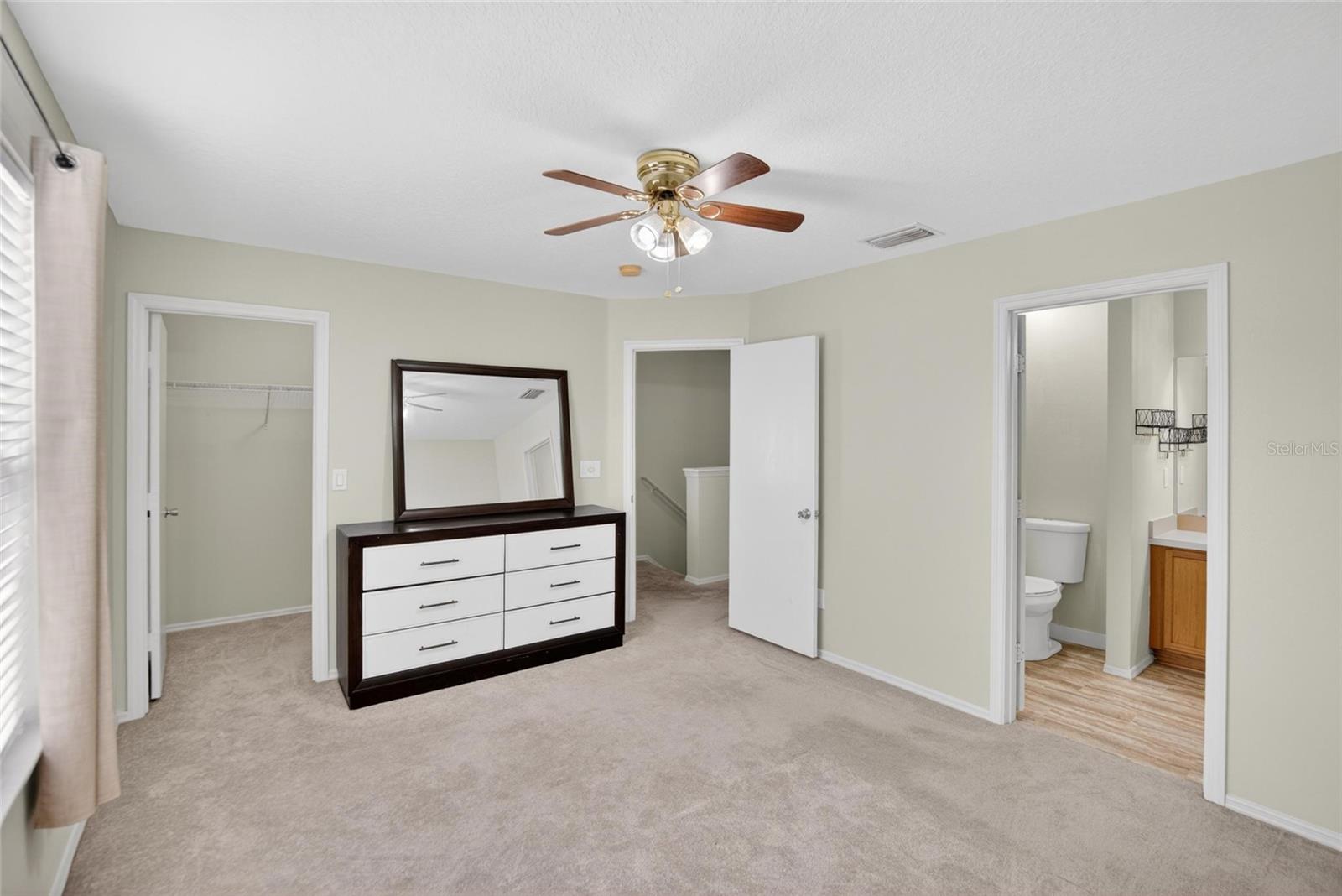Listing photo id 21 for 2605 Oleander Lakes Drive
