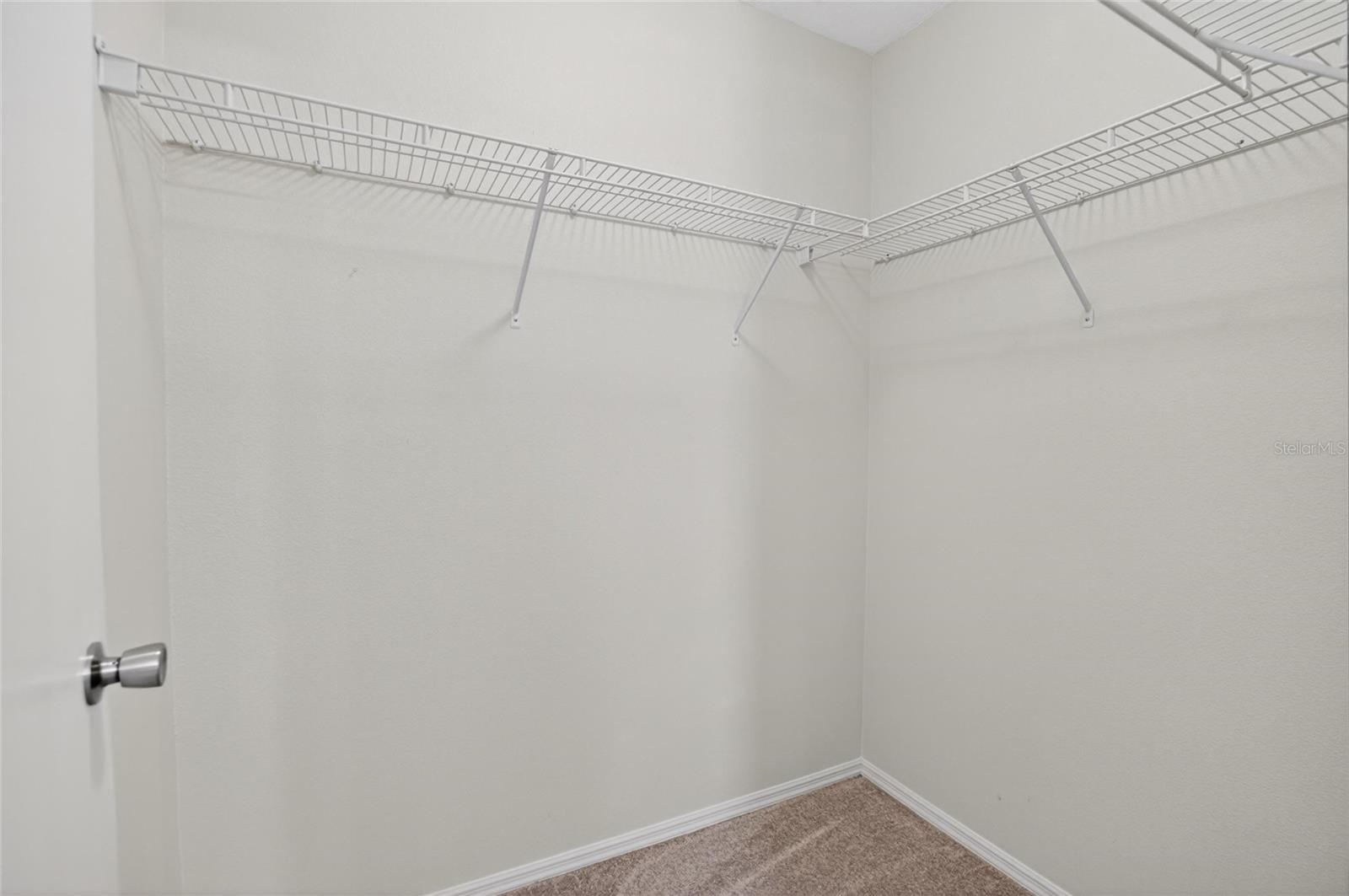 Listing photo id 23 for 2605 Oleander Lakes Drive